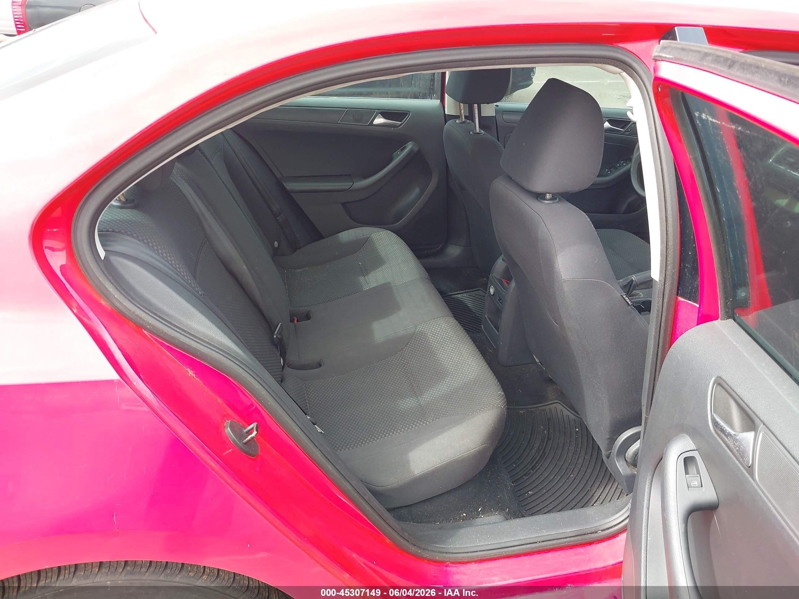 2013 Volkswagen Jetta 2.0l S Red vin: 3VW2K7AJ0DM260904