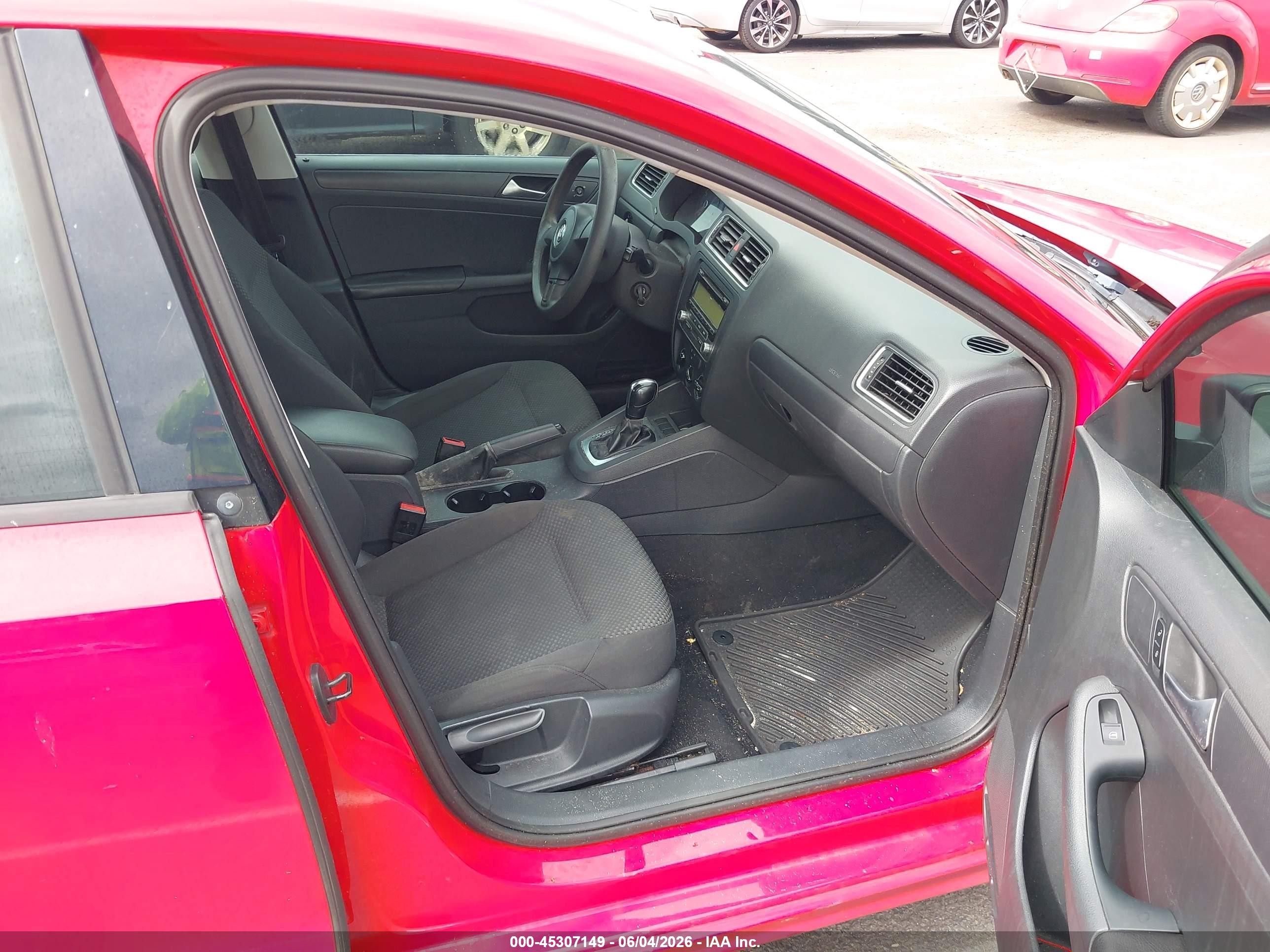 2013 Volkswagen Jetta 2.0l S Red vin: 3VW2K7AJ0DM260904