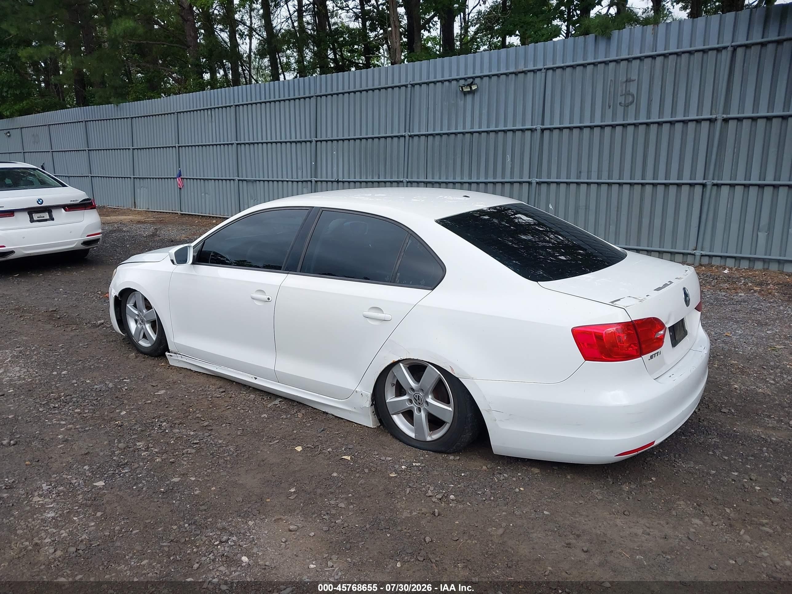 2013 Volkswagen Jetta 2.0l S Белый vin: 3VW2K7AJ0DM372893