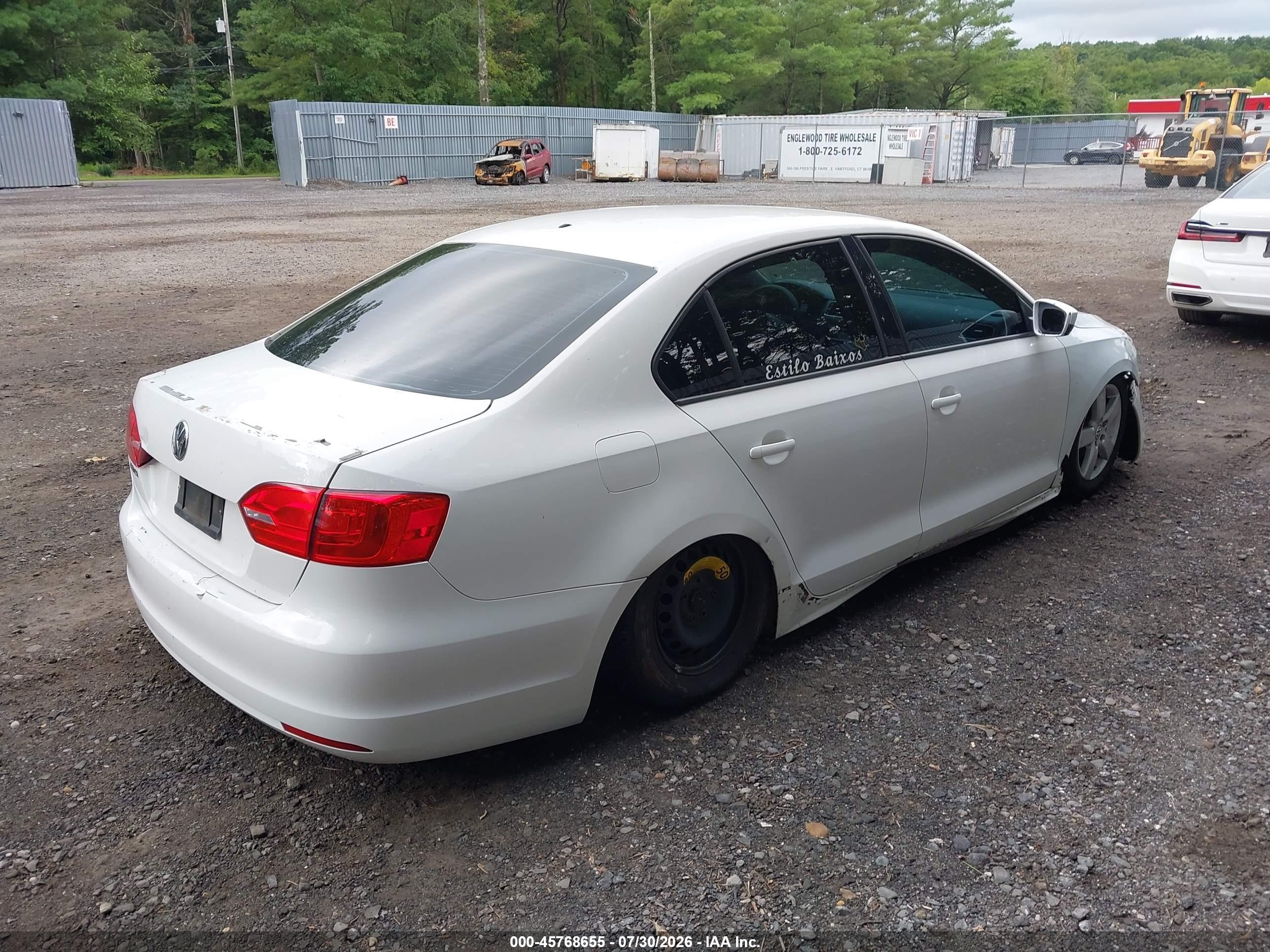 2013 Volkswagen Jetta 2.0l S Белый vin: 3VW2K7AJ0DM372893