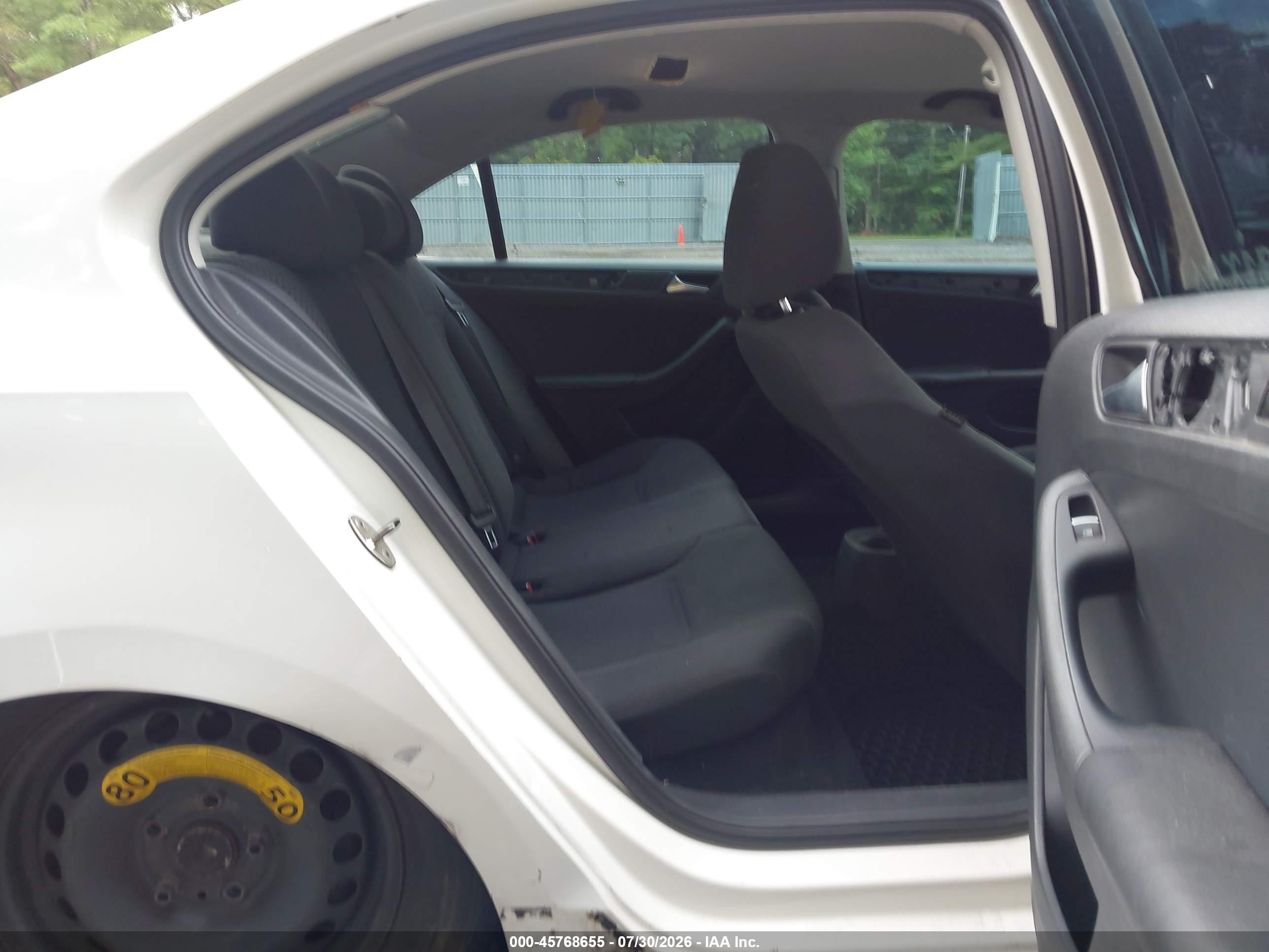 2013 Volkswagen Jetta 2.0l S Белый vin: 3VW2K7AJ0DM372893