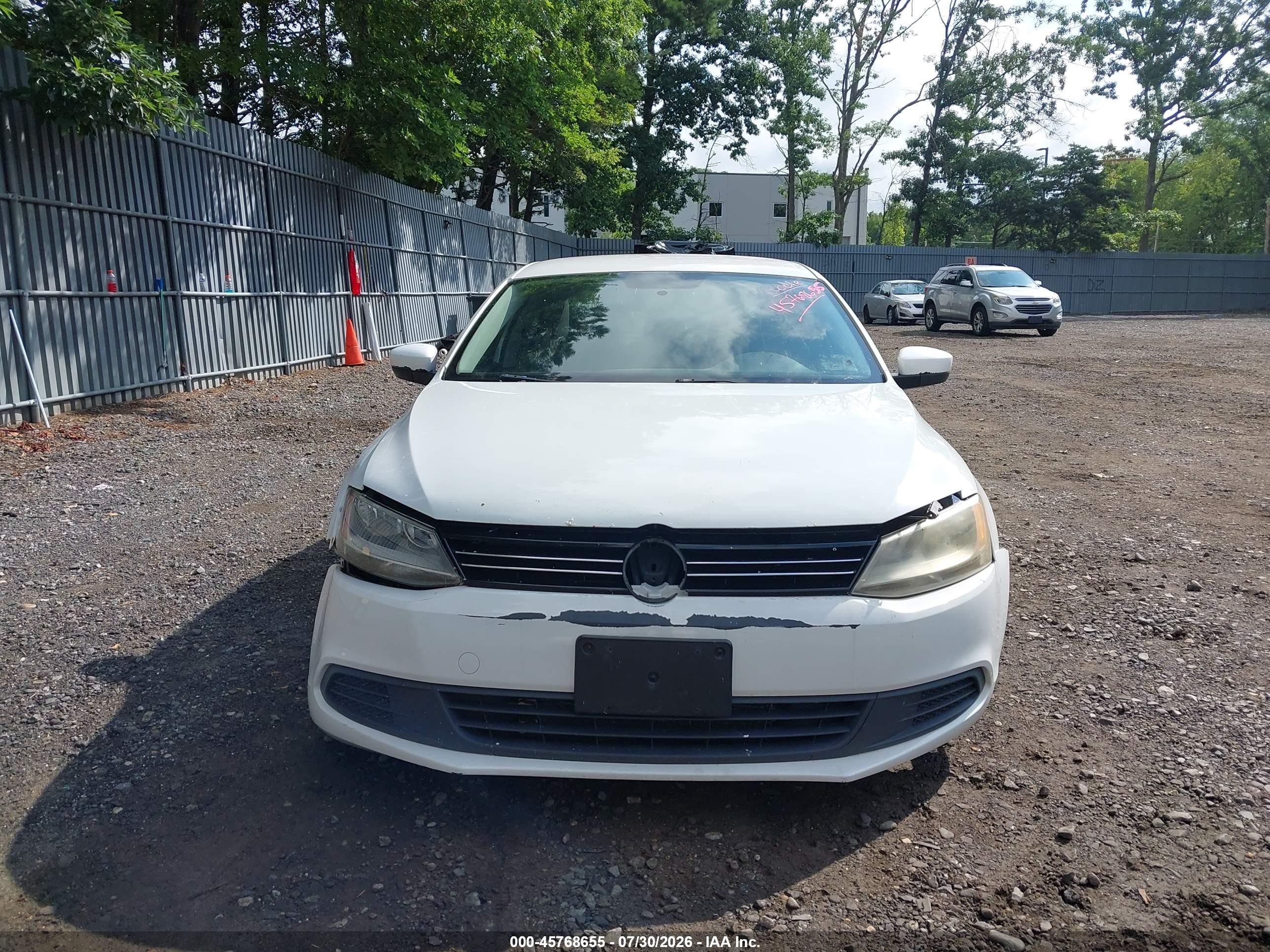 2013 Volkswagen Jetta 2.0l S Белый vin: 3VW2K7AJ0DM372893
