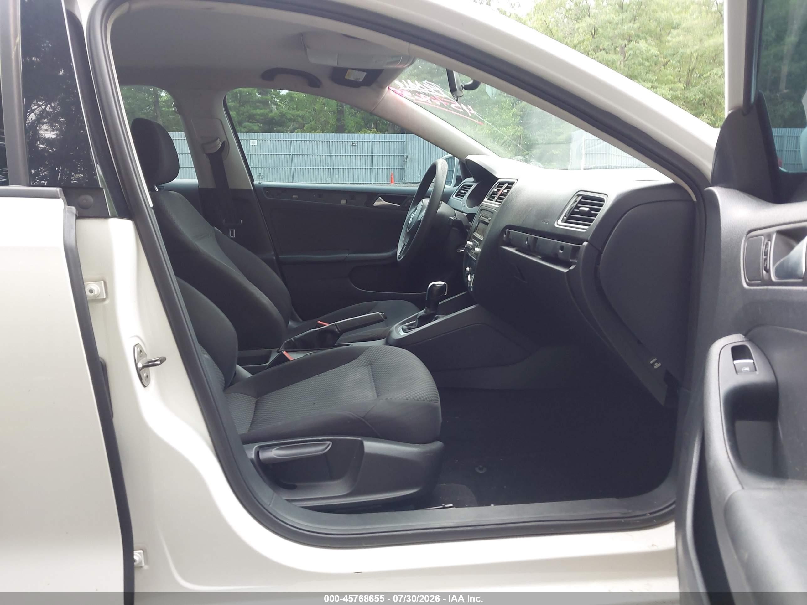 2013 Volkswagen Jetta 2.0l S Белый vin: 3VW2K7AJ0DM372893