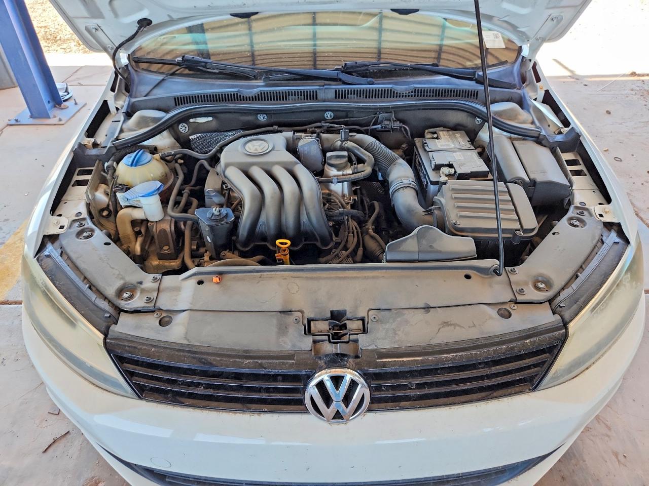 2013 Volkswagen Jetta Base White vin: 3VW2K7AJ0DM400871