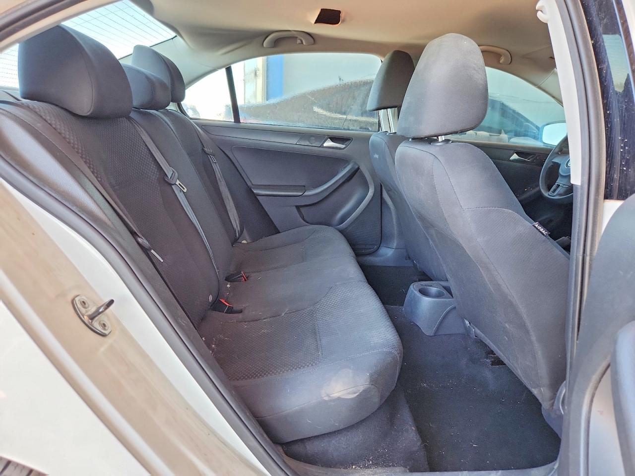2013 Volkswagen Jetta Base White vin: 3VW2K7AJ0DM400871
