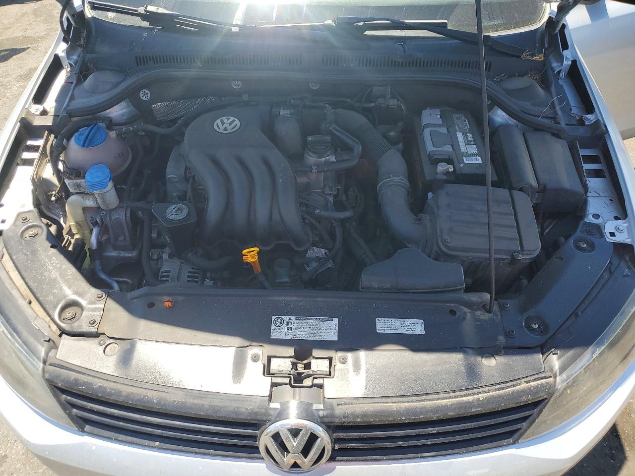 2013 Volkswagen Jetta Base Silver vin: 3VW2K7AJ0DM401681