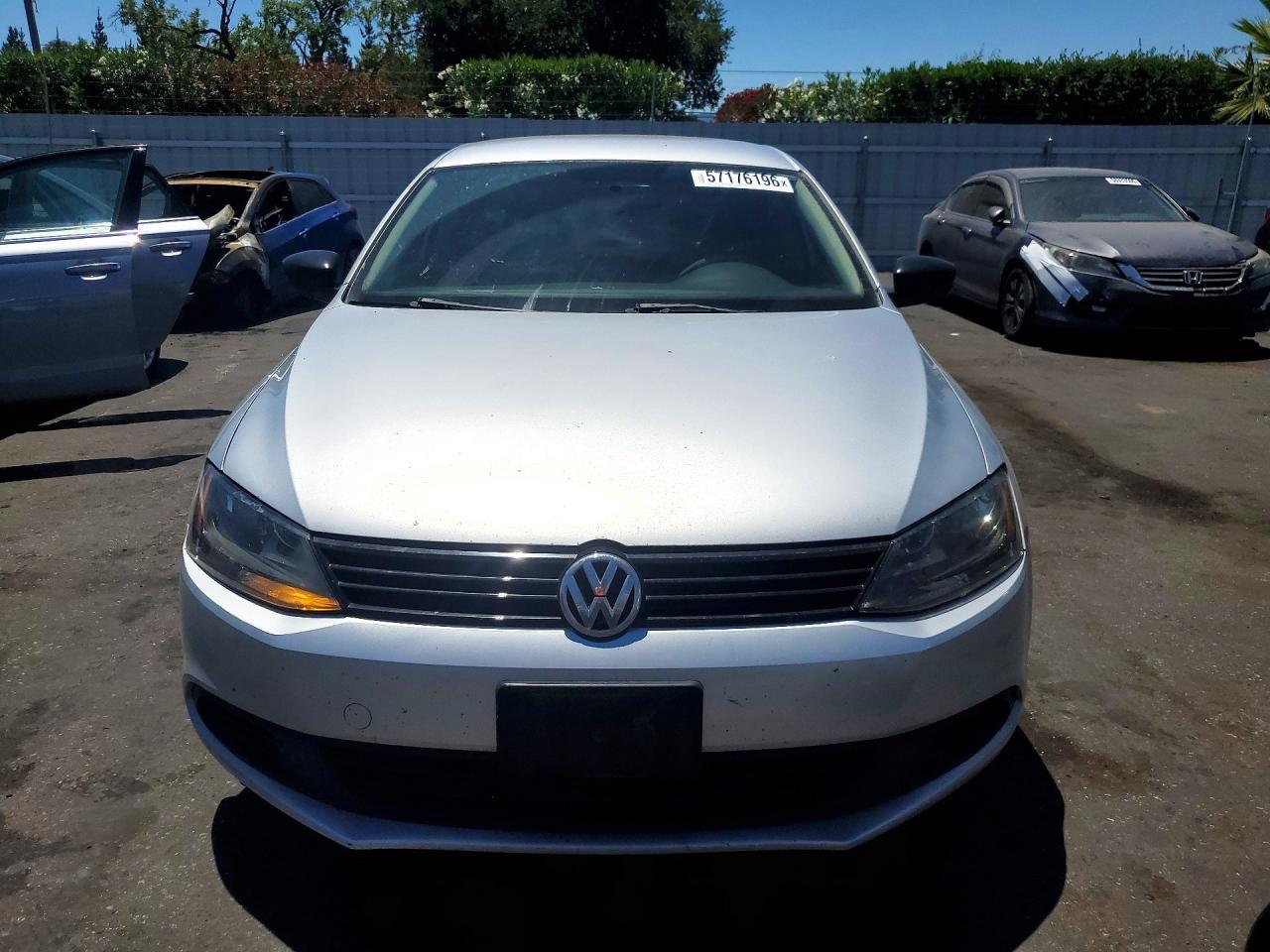 2013 Volkswagen Jetta Base Silver vin: 3VW2K7AJ0DM401681