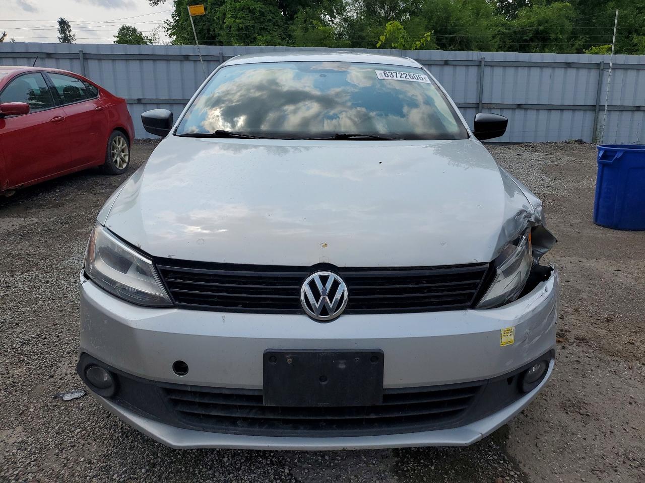 2013 Volkswagen Jetta Base Silver vin: 3VW2K7AJ0DM403799