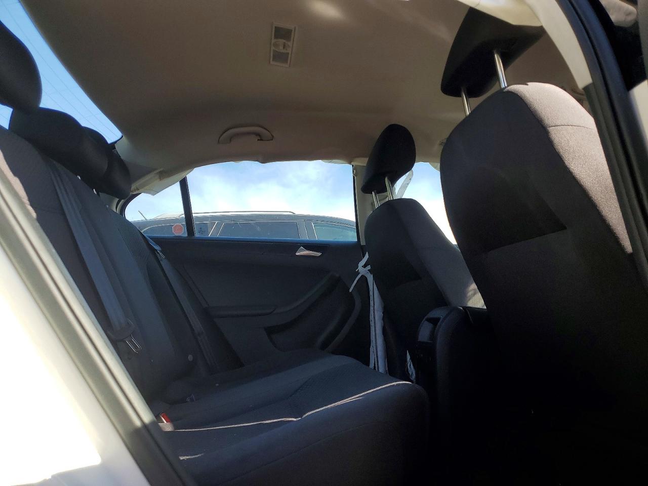 2014 Volkswagen Jetta Base White vin: 3VW2K7AJ0EM229038