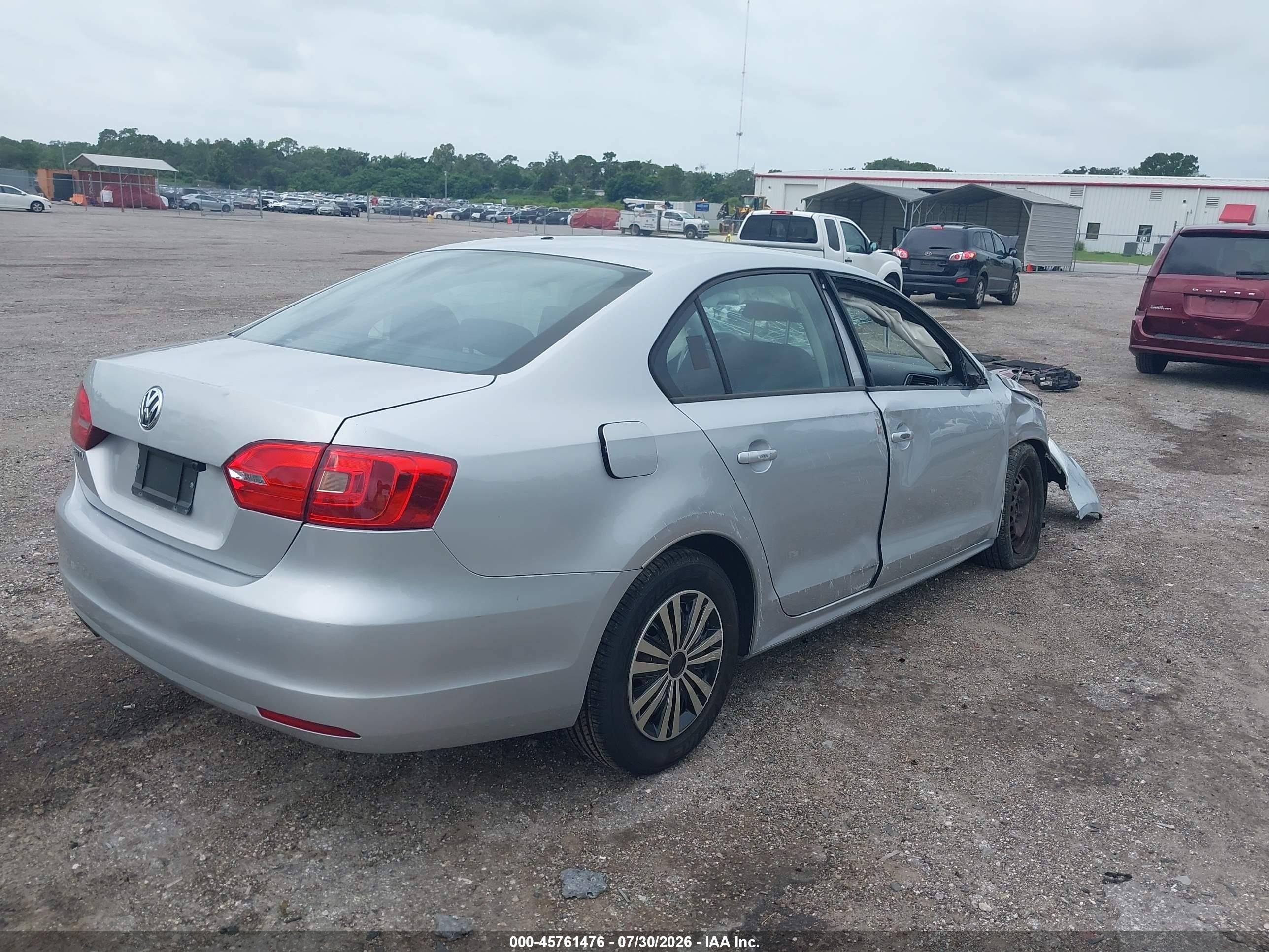 2014 Volkswagen Jetta 2.0l S Серебряный vin: 3VW2K7AJ0EM231677