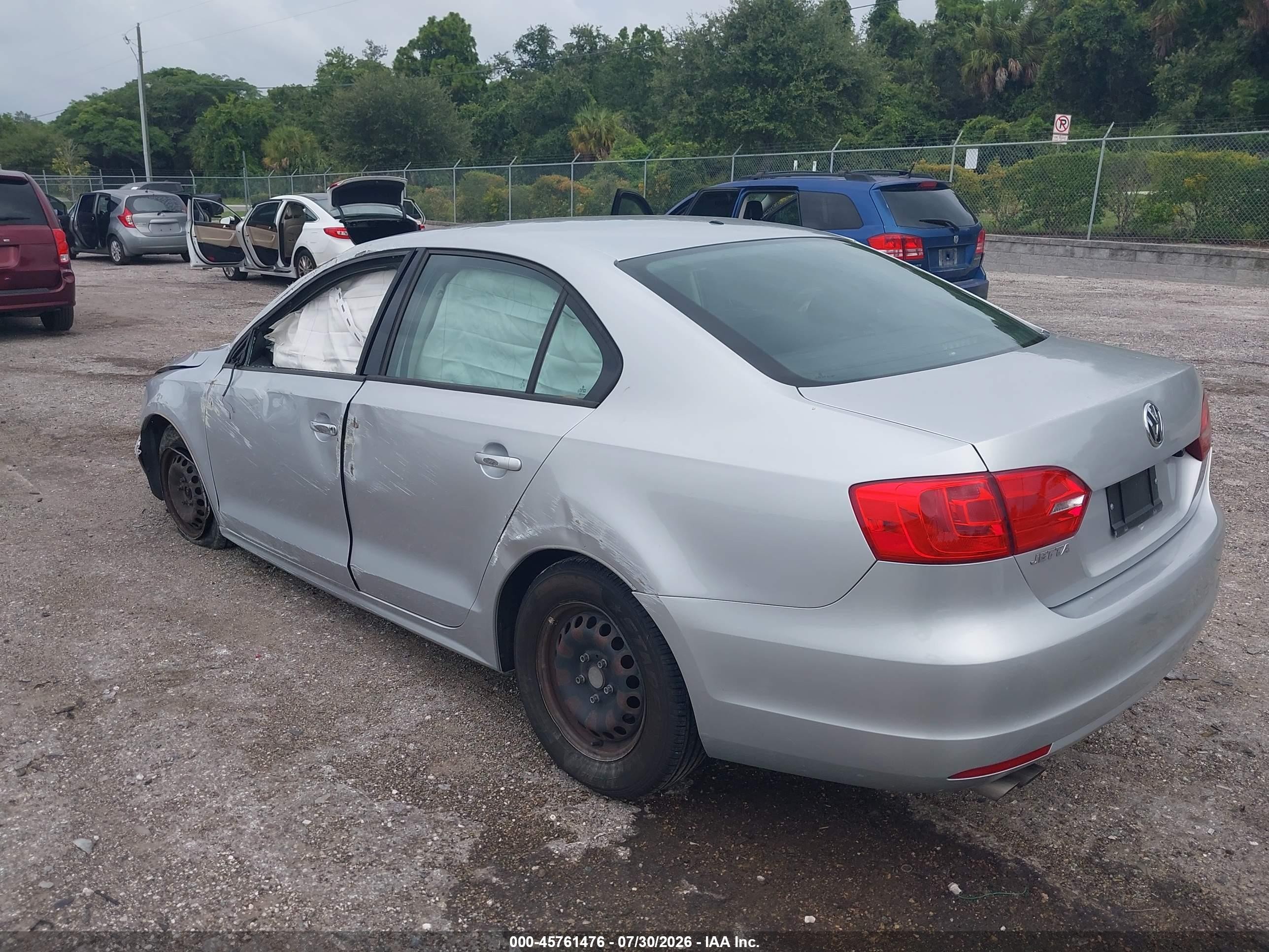 2014 Volkswagen Jetta 2.0l S Серебряный vin: 3VW2K7AJ0EM231677