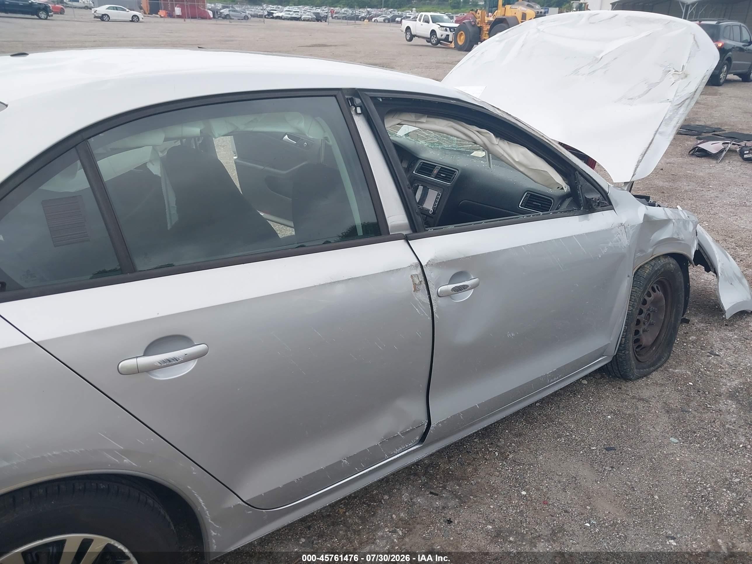 2014 Volkswagen Jetta 2.0l S Серебряный vin: 3VW2K7AJ0EM231677