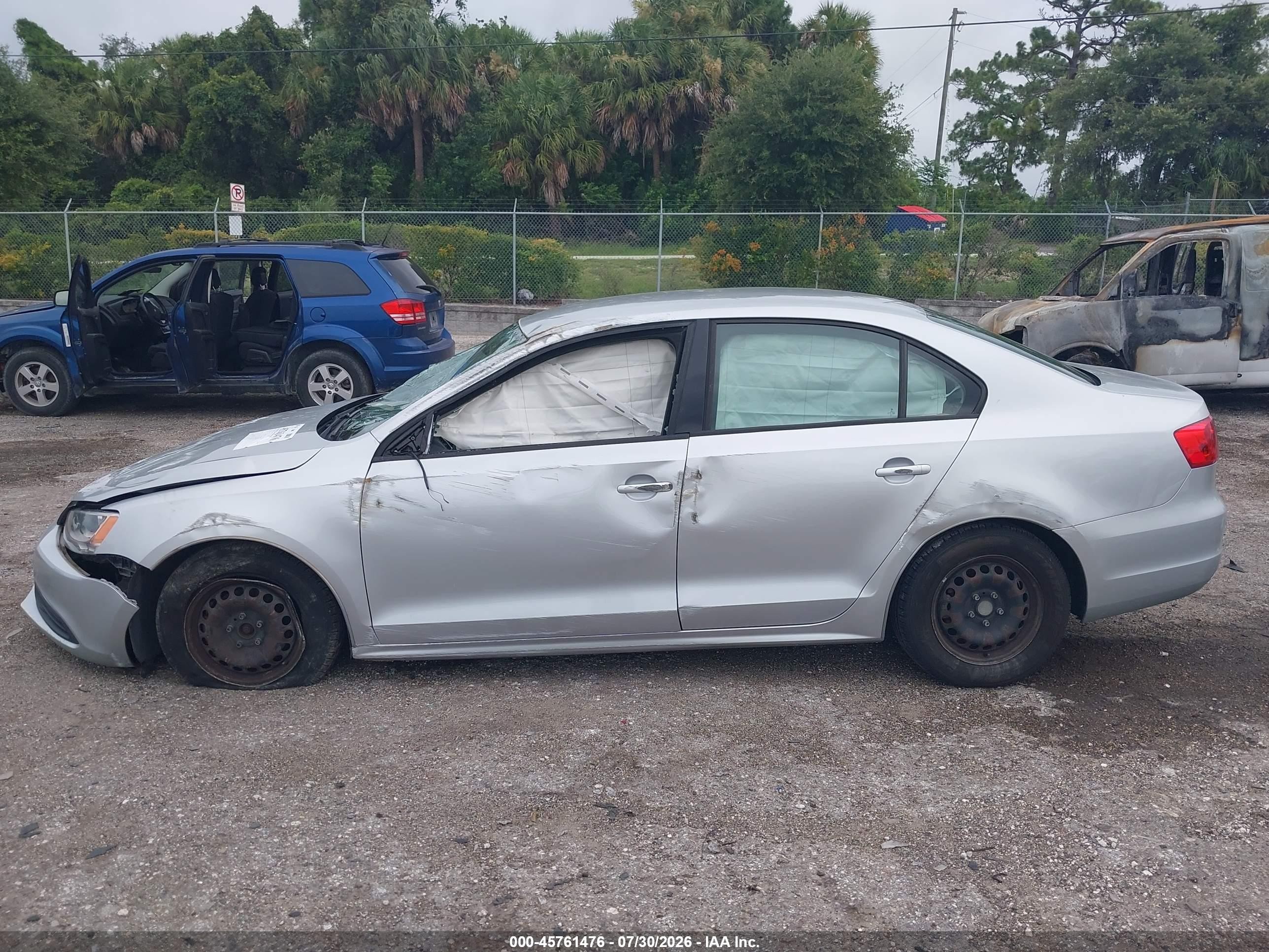 2014 Volkswagen Jetta 2.0l S Серебряный vin: 3VW2K7AJ0EM231677
