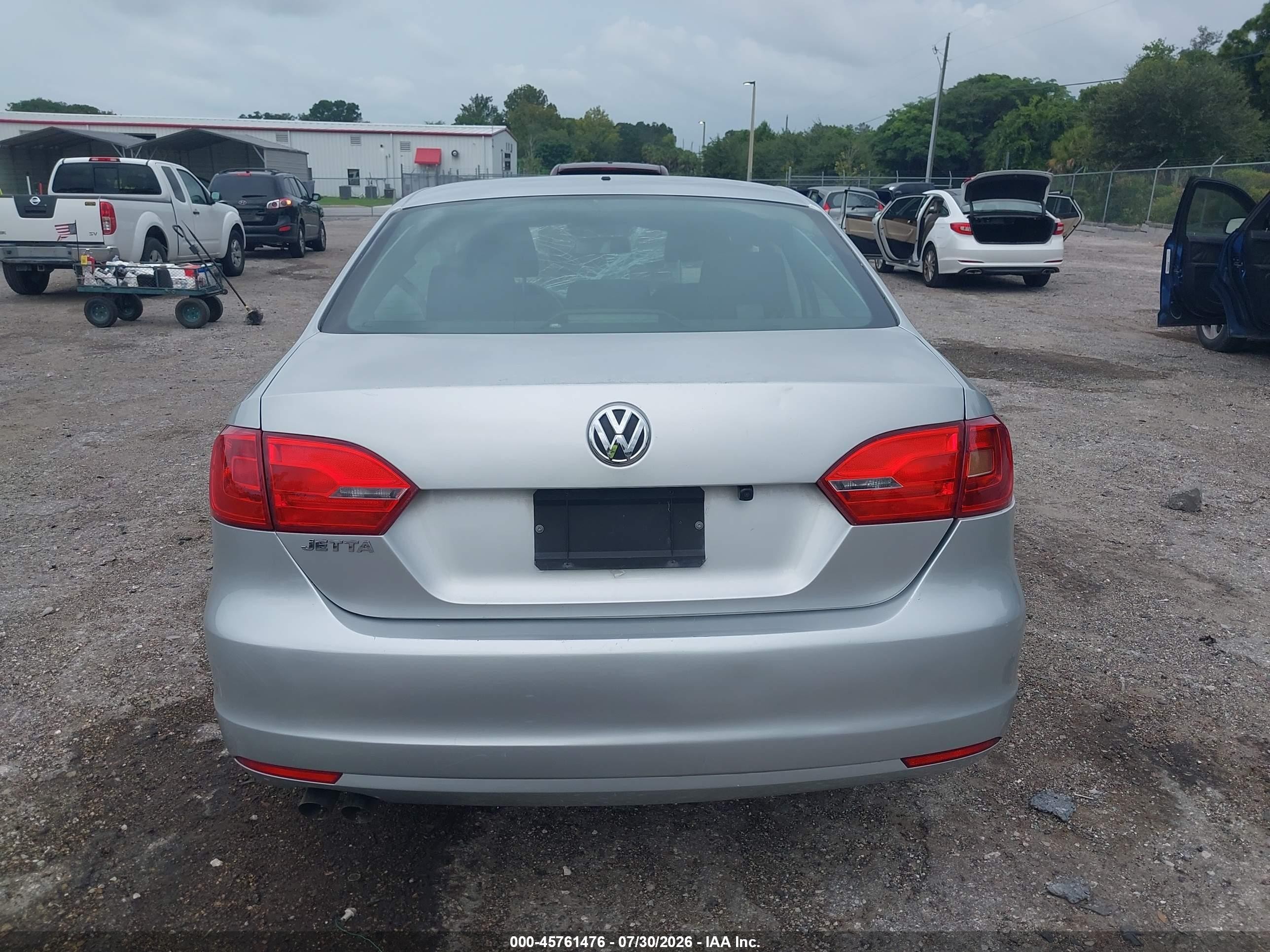 2014 Volkswagen Jetta 2.0l S Серебряный vin: 3VW2K7AJ0EM231677
