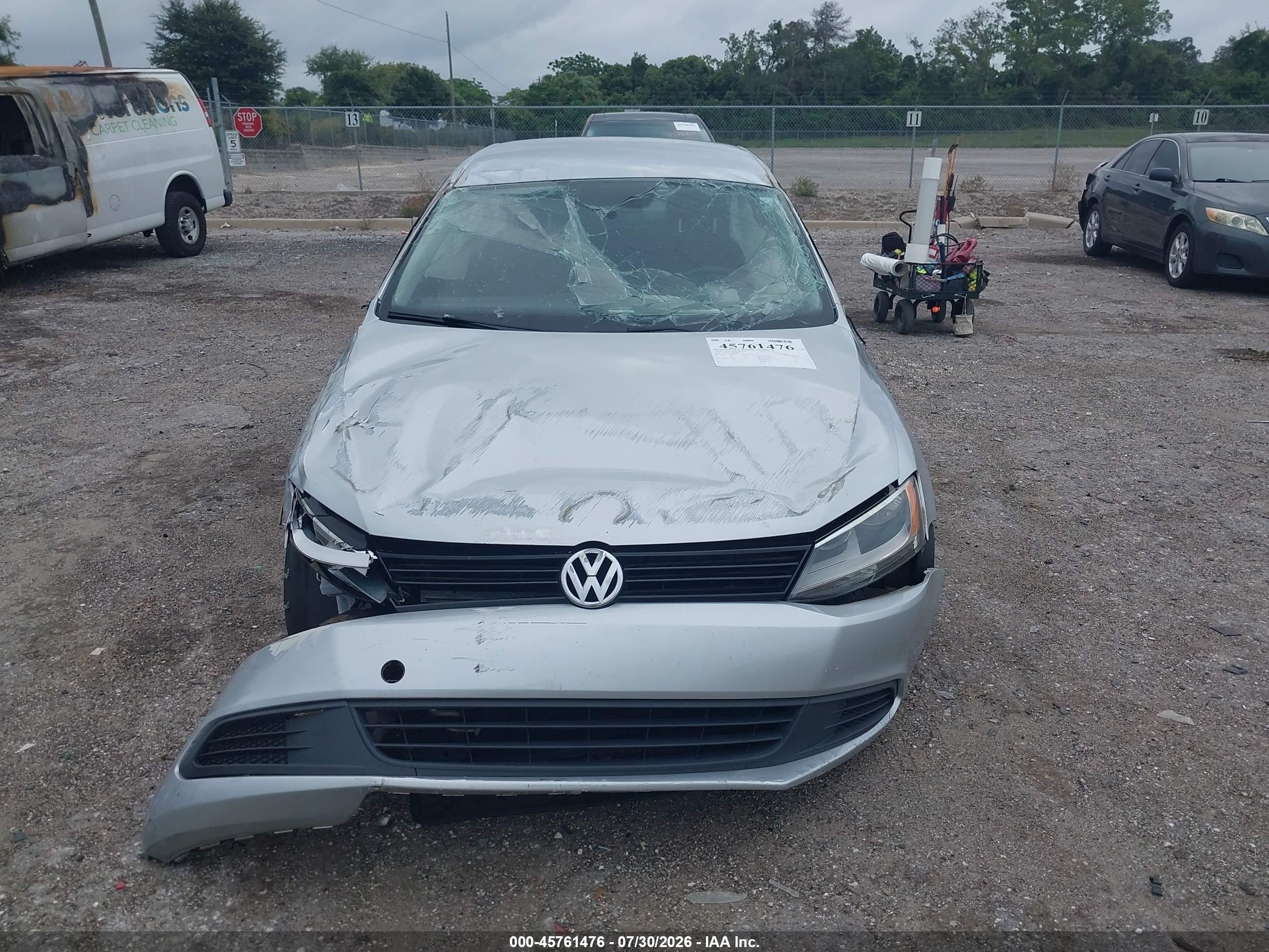 2014 Volkswagen Jetta 2.0l S Серебряный vin: 3VW2K7AJ0EM231677