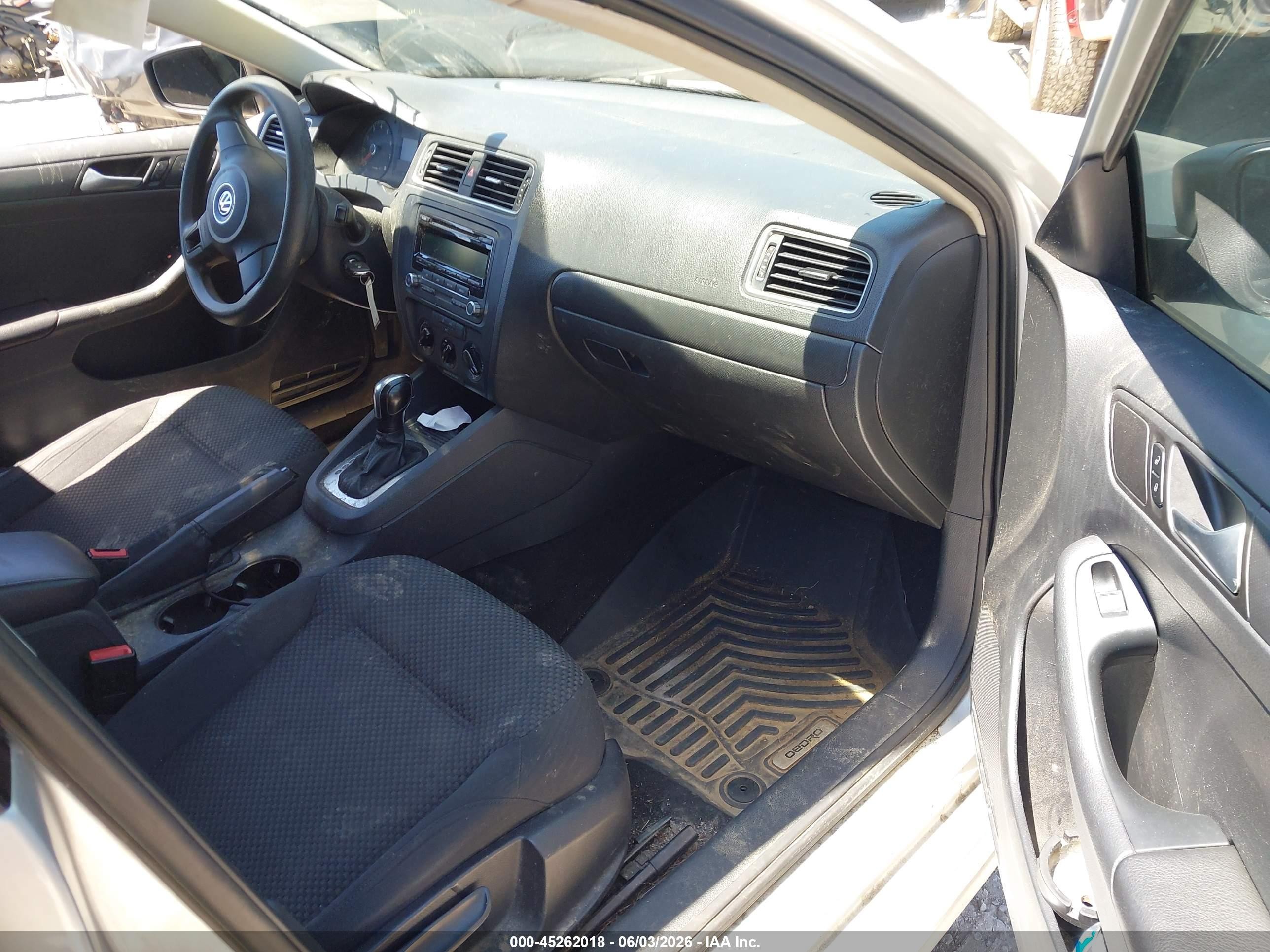 2014 Volkswagen Jetta 2.0l S Silver vin: 3VW2K7AJ0EM288977