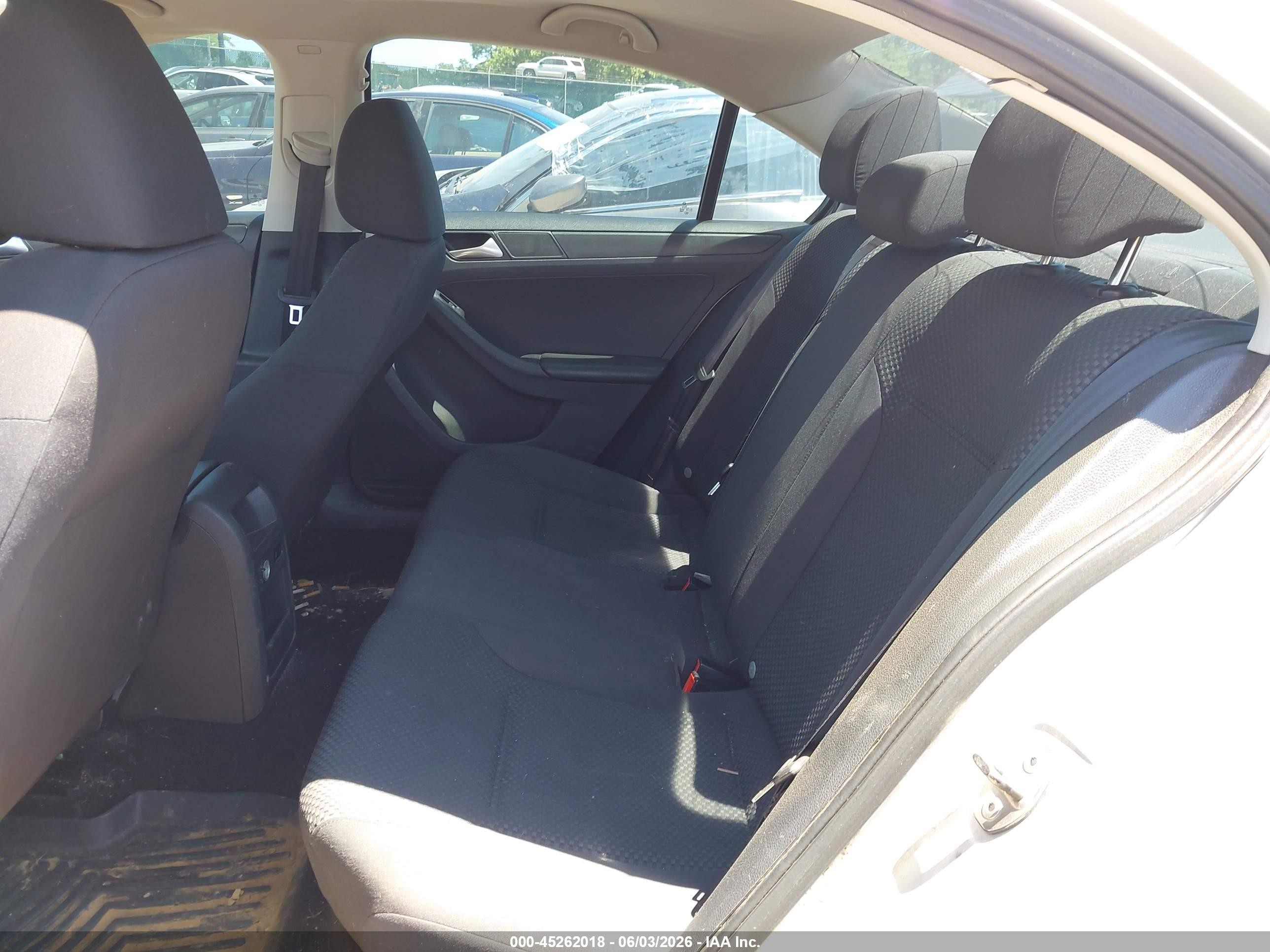 2014 Volkswagen Jetta 2.0l S Silver vin: 3VW2K7AJ0EM288977