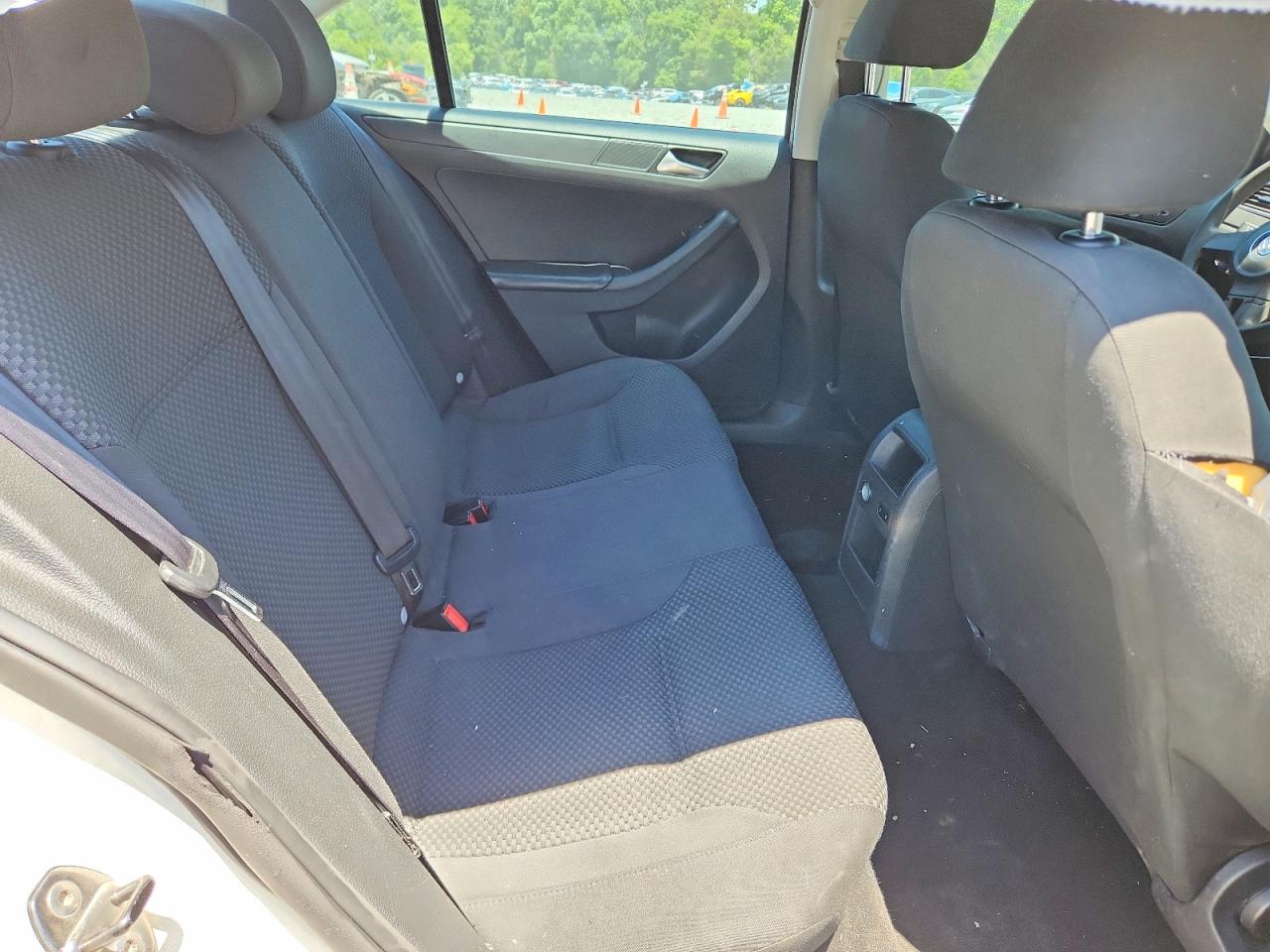 2014 Volkswagen Jetta Base White vin: 3VW2K7AJ0EM361801