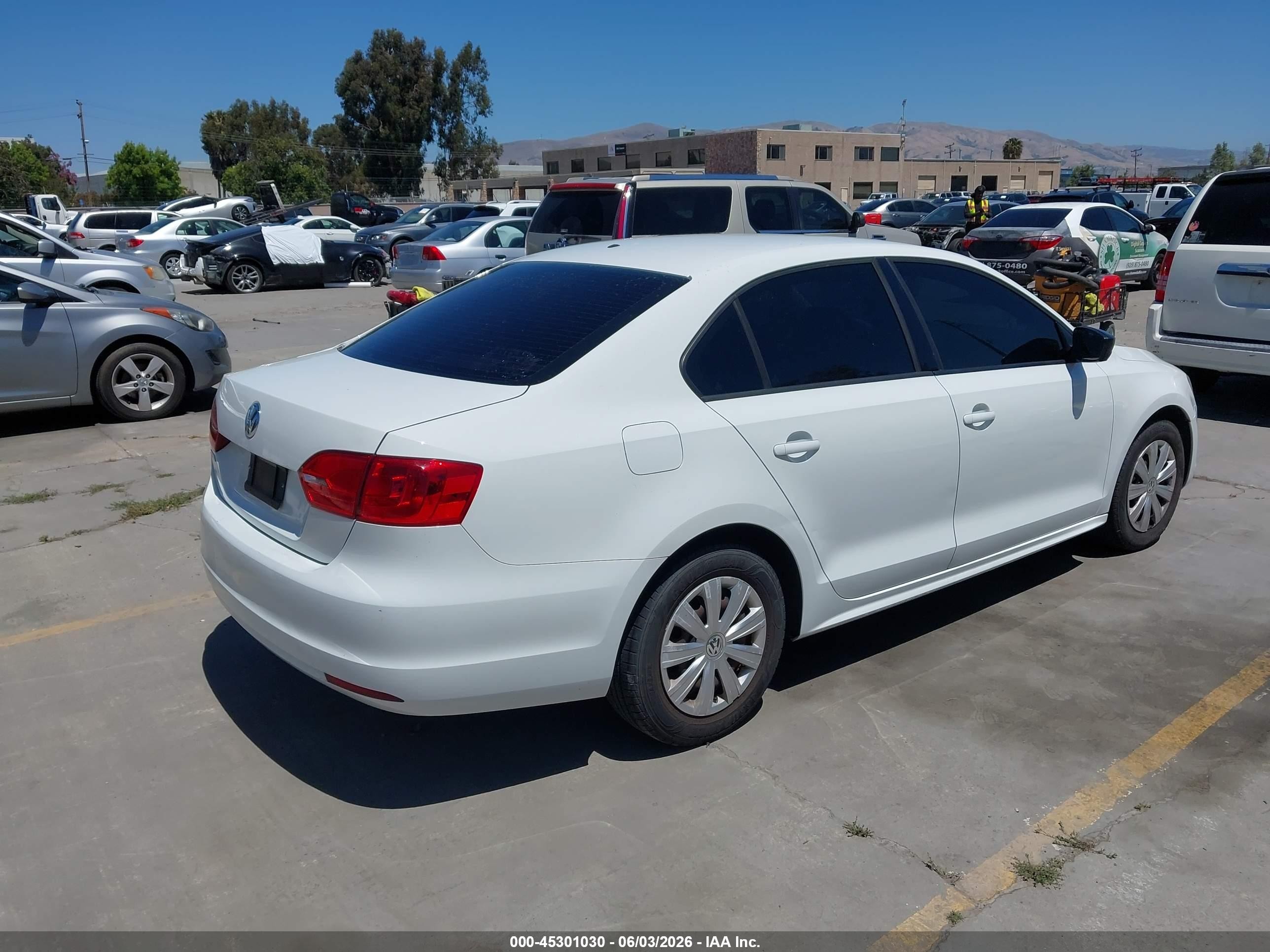 2014 Volkswagen Jetta 2.0l S White vin: 3VW2K7AJ0EM413329