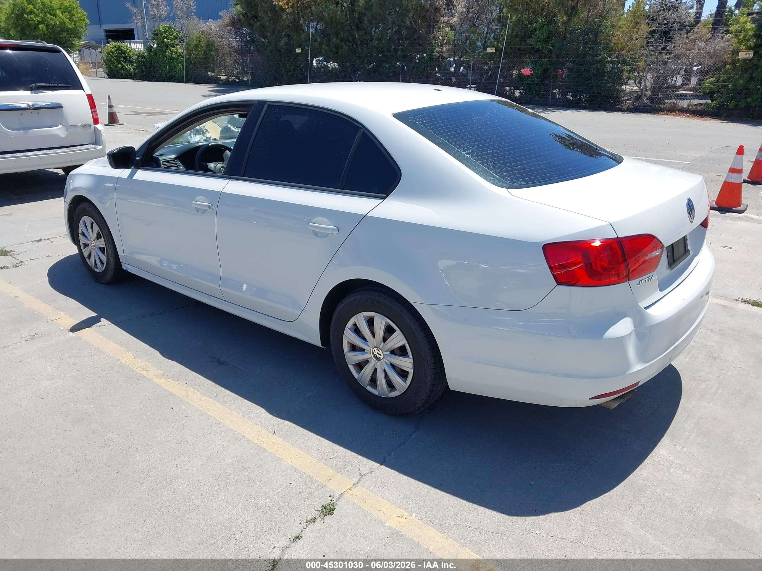 2014 Volkswagen Jetta 2.0l S White vin: 3VW2K7AJ0EM413329
