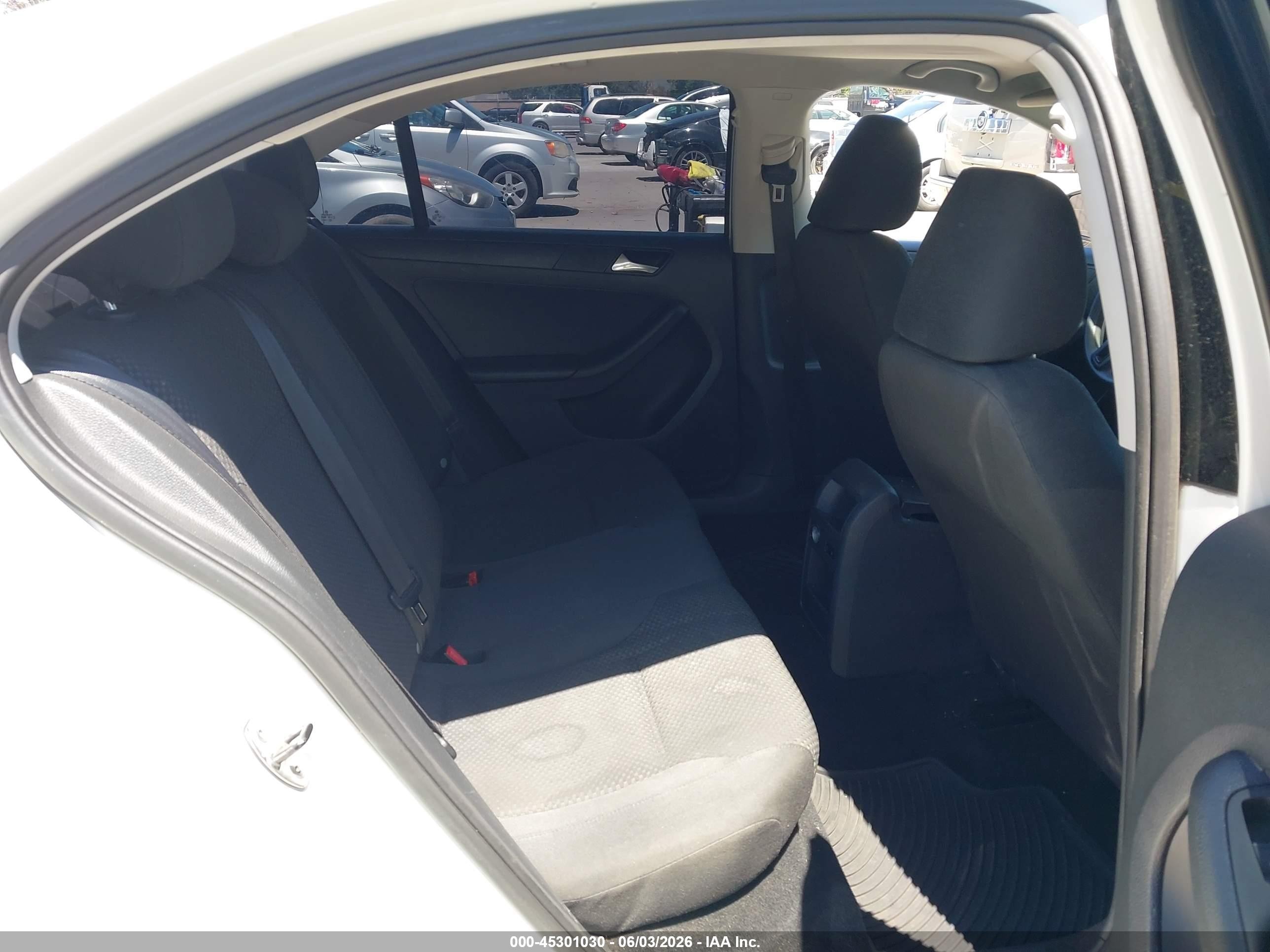 2014 Volkswagen Jetta 2.0l S White vin: 3VW2K7AJ0EM413329