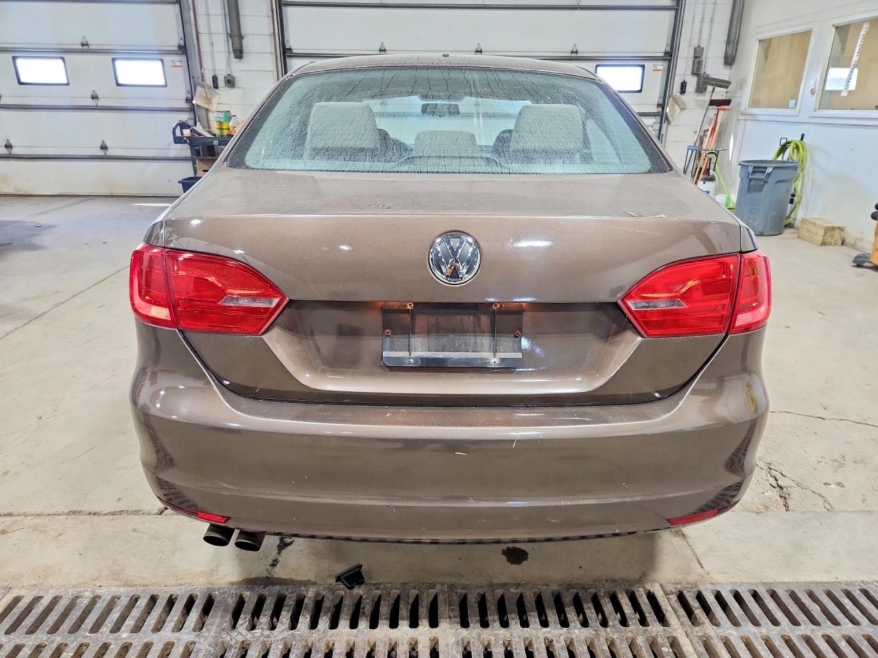 2011 Volkswagen Jetta Base Коричневый vin: 3VW2K7AJ1BM068792