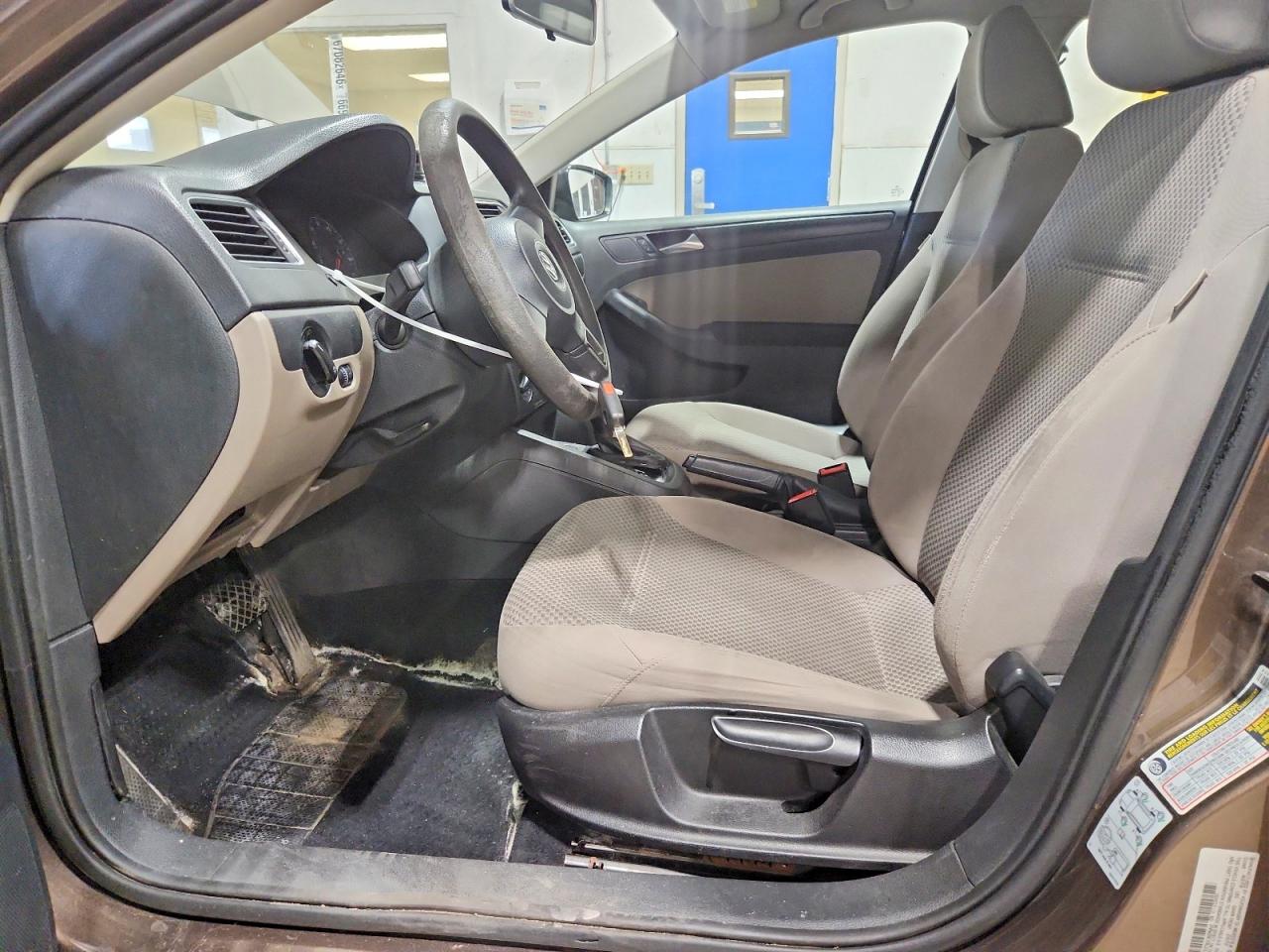 2011 Volkswagen Jetta Base Коричневый vin: 3VW2K7AJ1BM068792