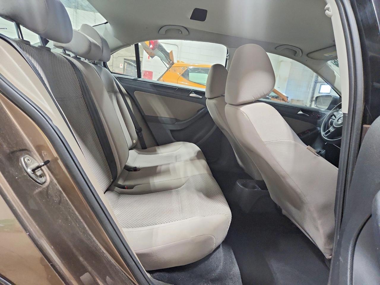 2011 Volkswagen Jetta Base Коричневый vin: 3VW2K7AJ1BM068792