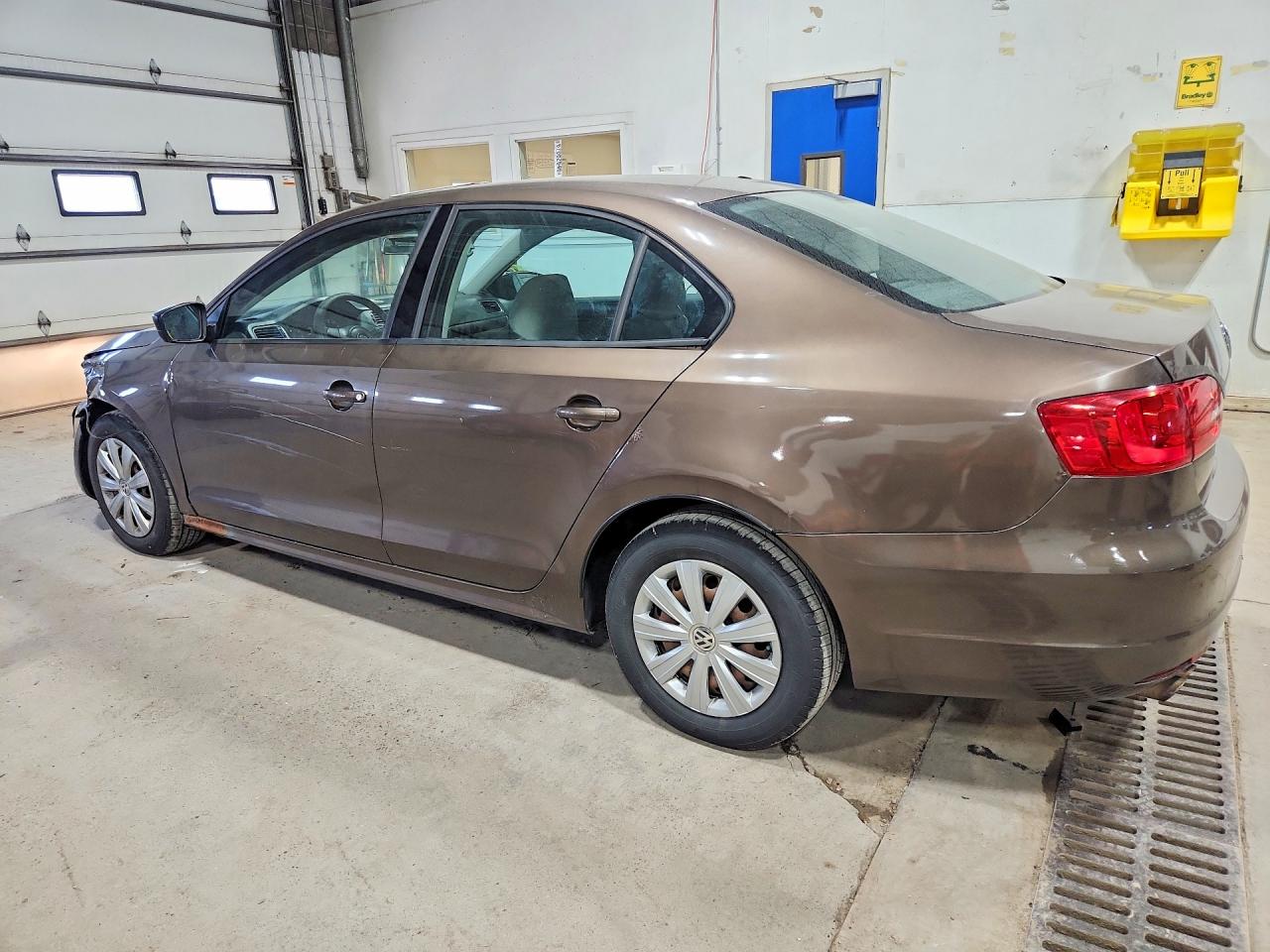 2011 Volkswagen Jetta Base Коричневый vin: 3VW2K7AJ1BM068792