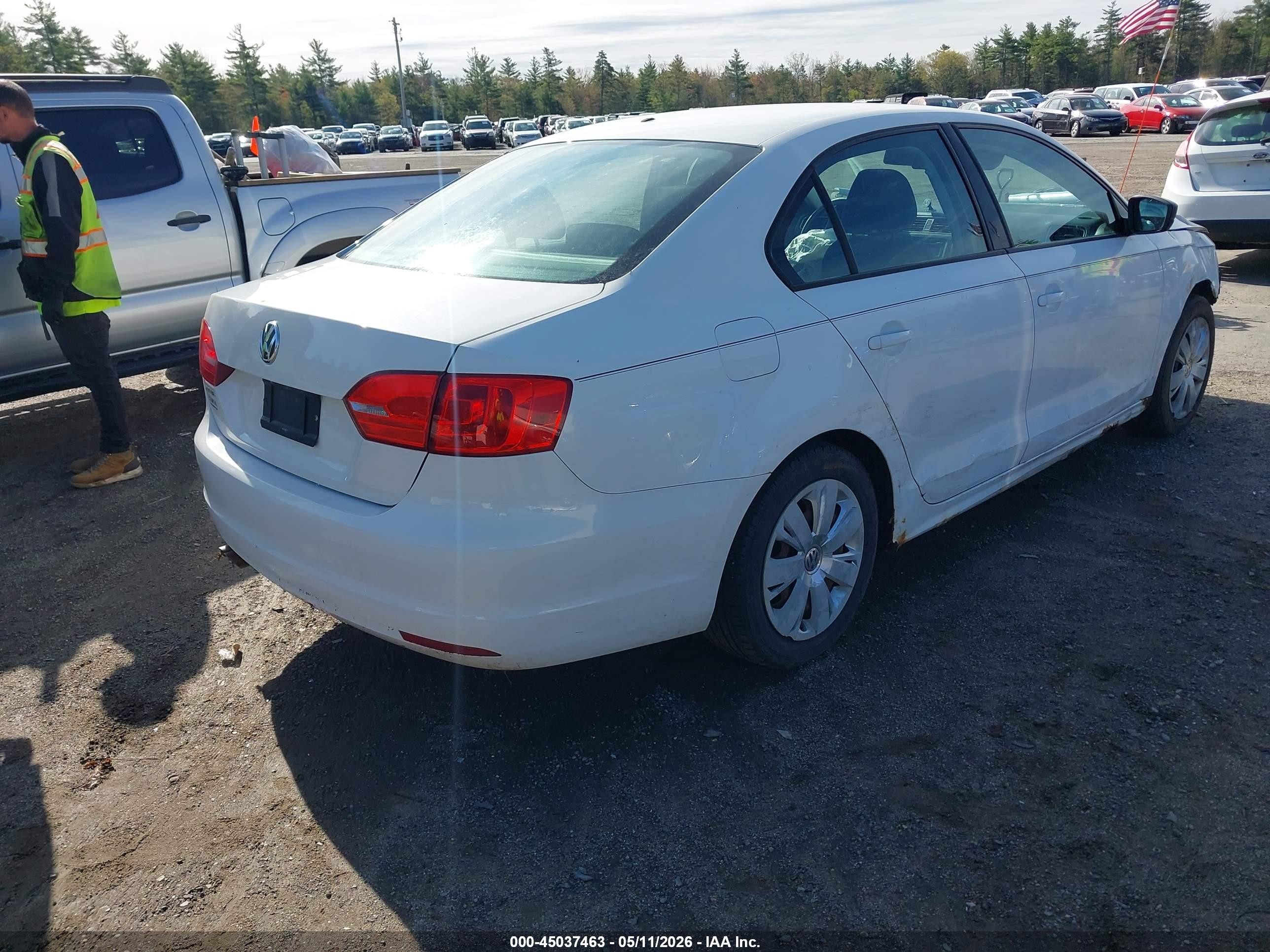 2011 Volkswagen Jetta 2.0l S White vin: 3VW2K7AJ1BM092736