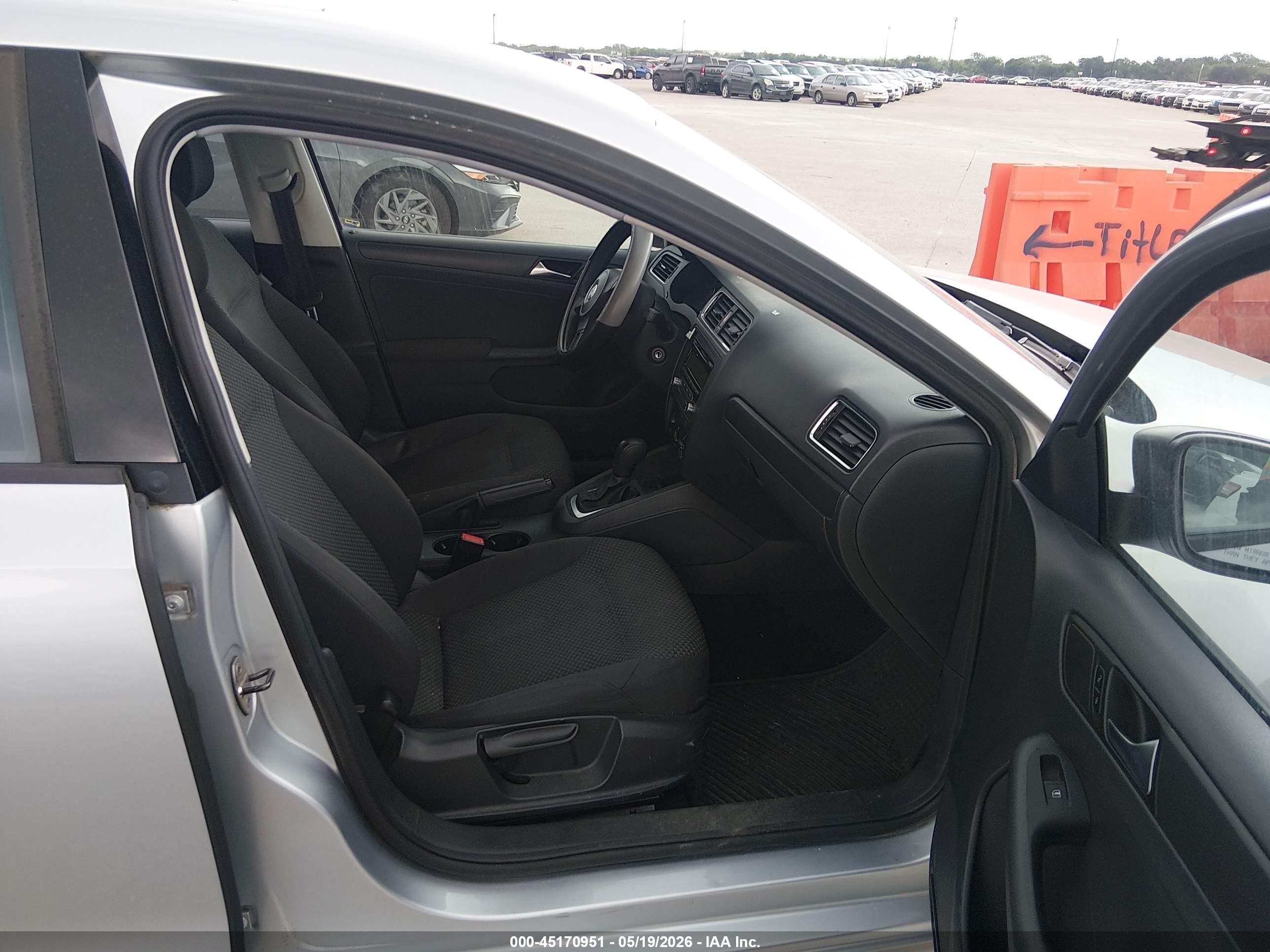2011 Volkswagen Jetta 2.0l S Silver vin: 3VW2K7AJ1BM103119
