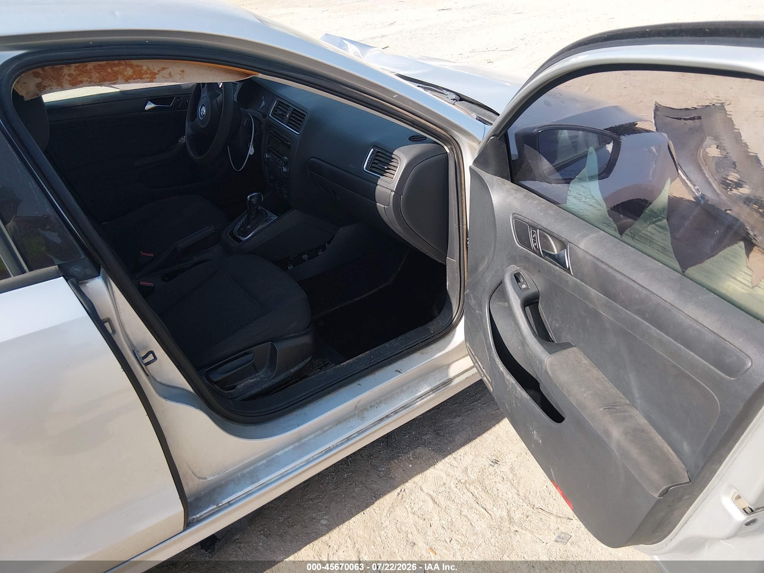 2011 Volkswagen Jetta 2.0l S Silver vin: 3VW2K7AJ1BM337132
