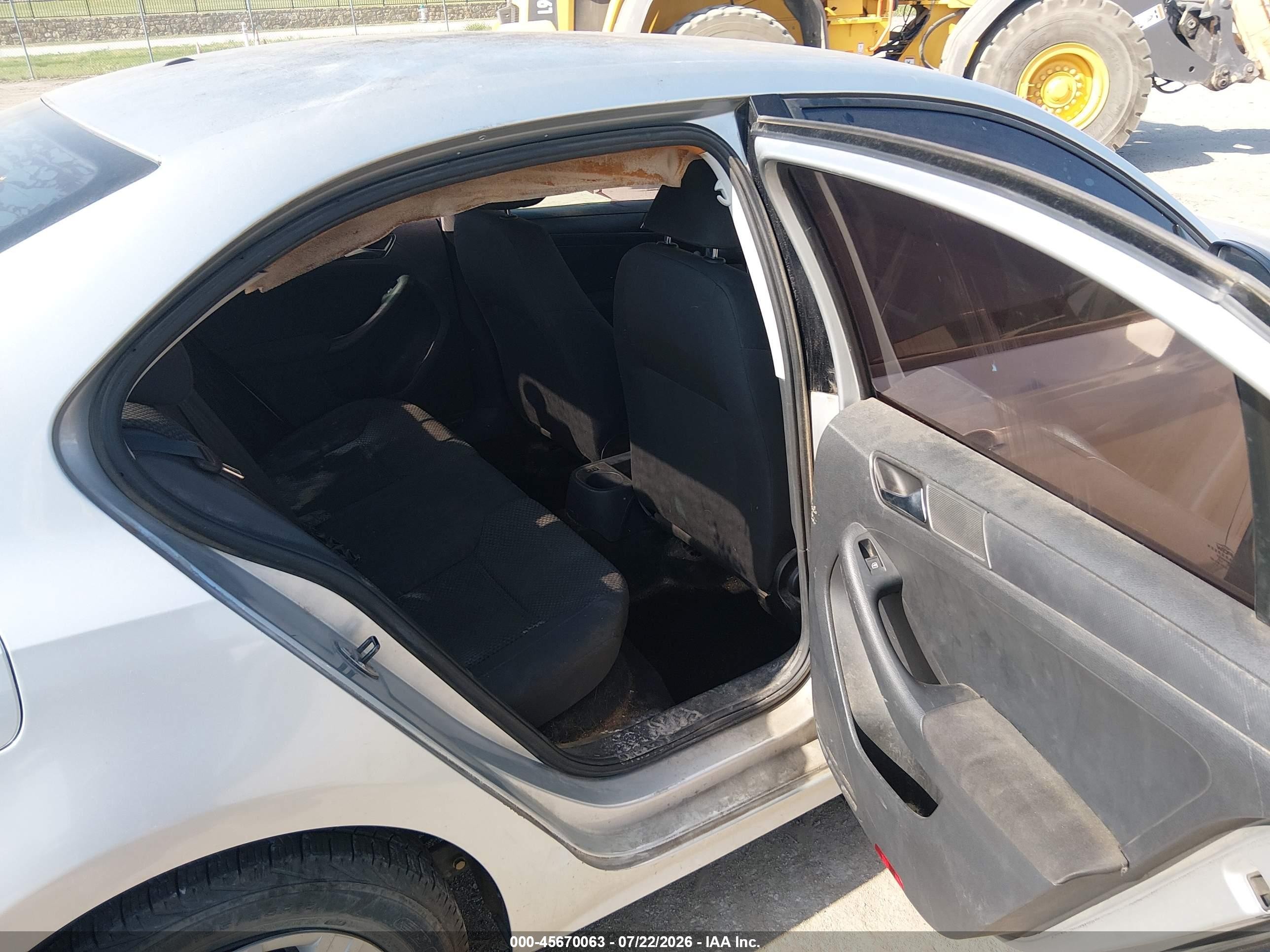 2011 Volkswagen Jetta 2.0l S Silver vin: 3VW2K7AJ1BM337132