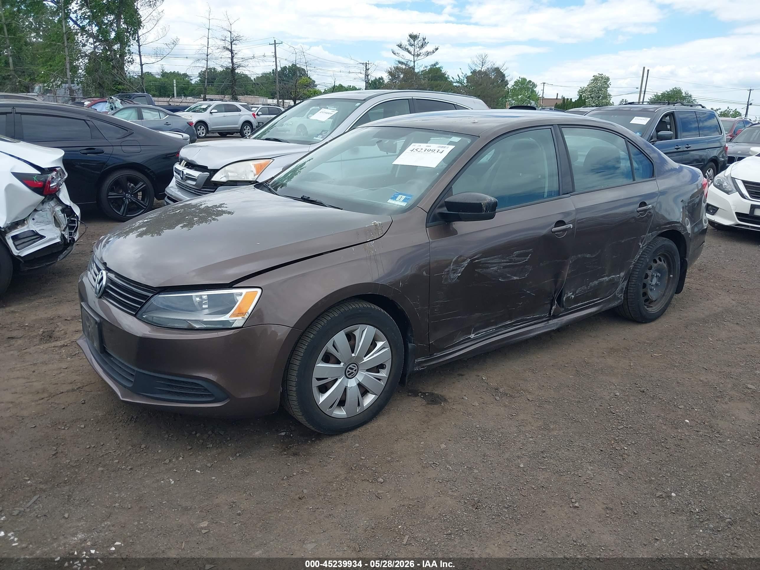 2011 Volkswagen Jetta 2.0l S Brown vin: 3VW2K7AJ1BM393667