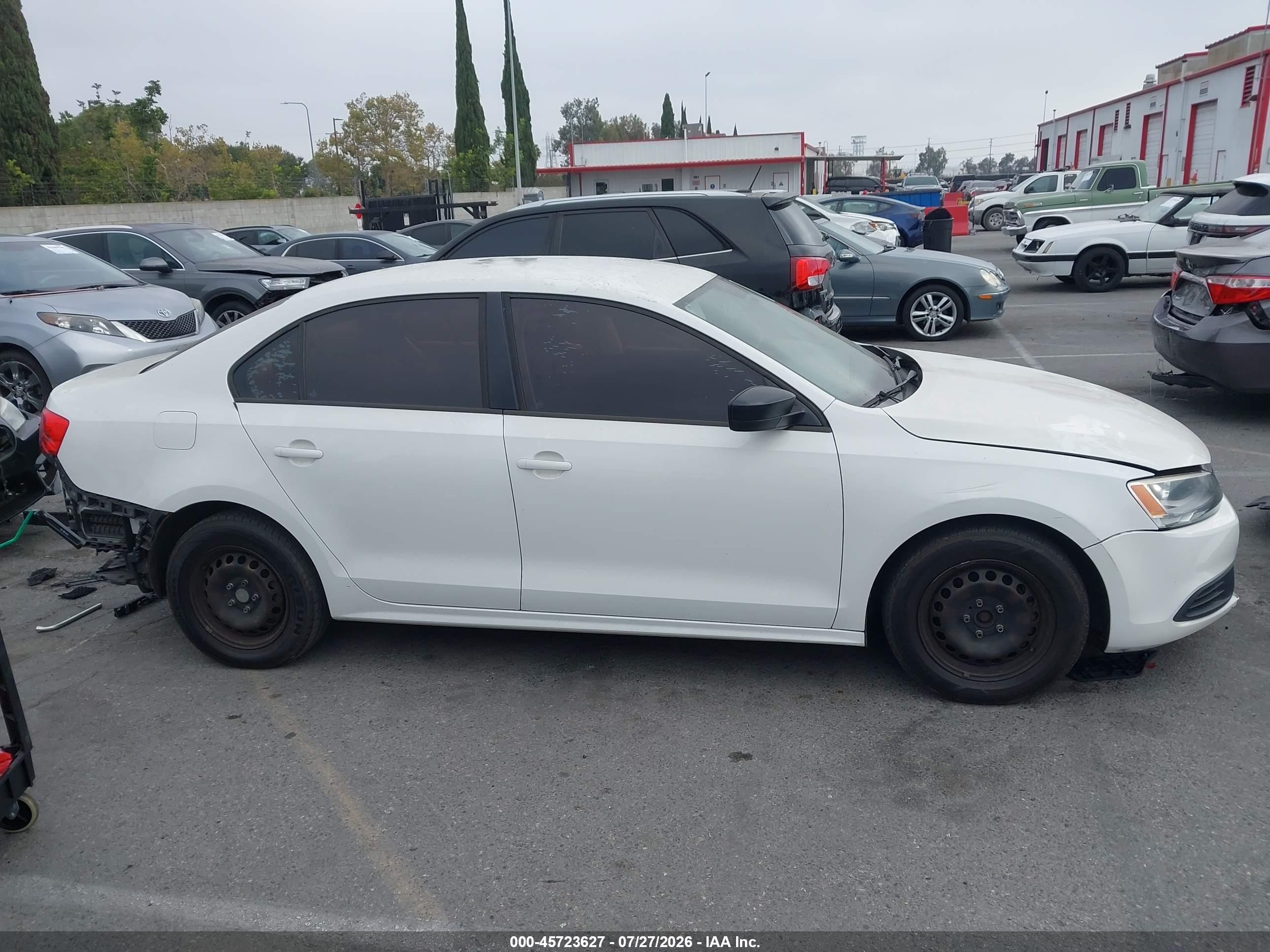 2012 Volkswagen Jetta 2.0l S White vin: 3VW2K7AJ1CM379222