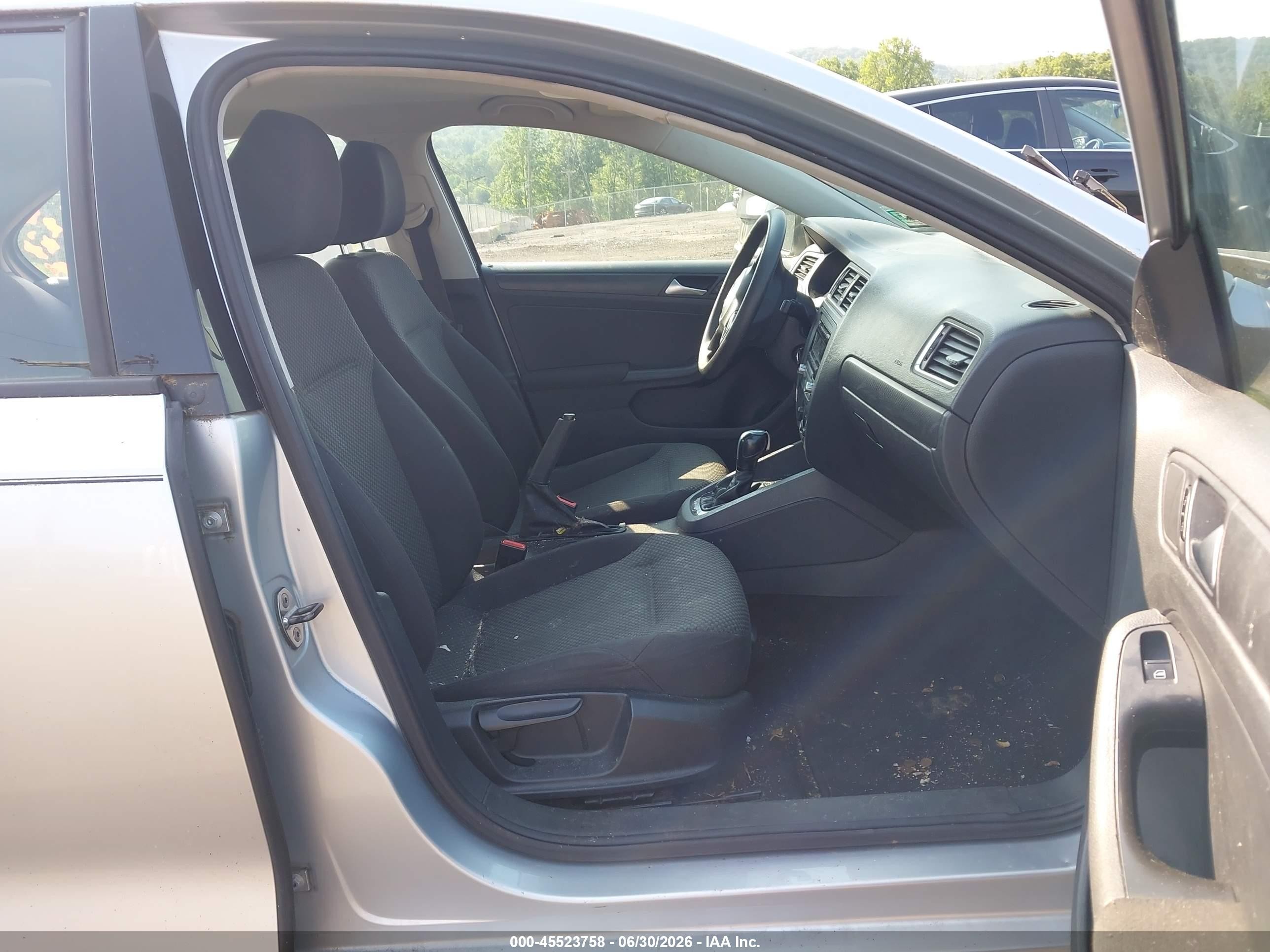 2012 Volkswagen Jetta 2.0l S Silver vin: 3VW2K7AJ1CM414762