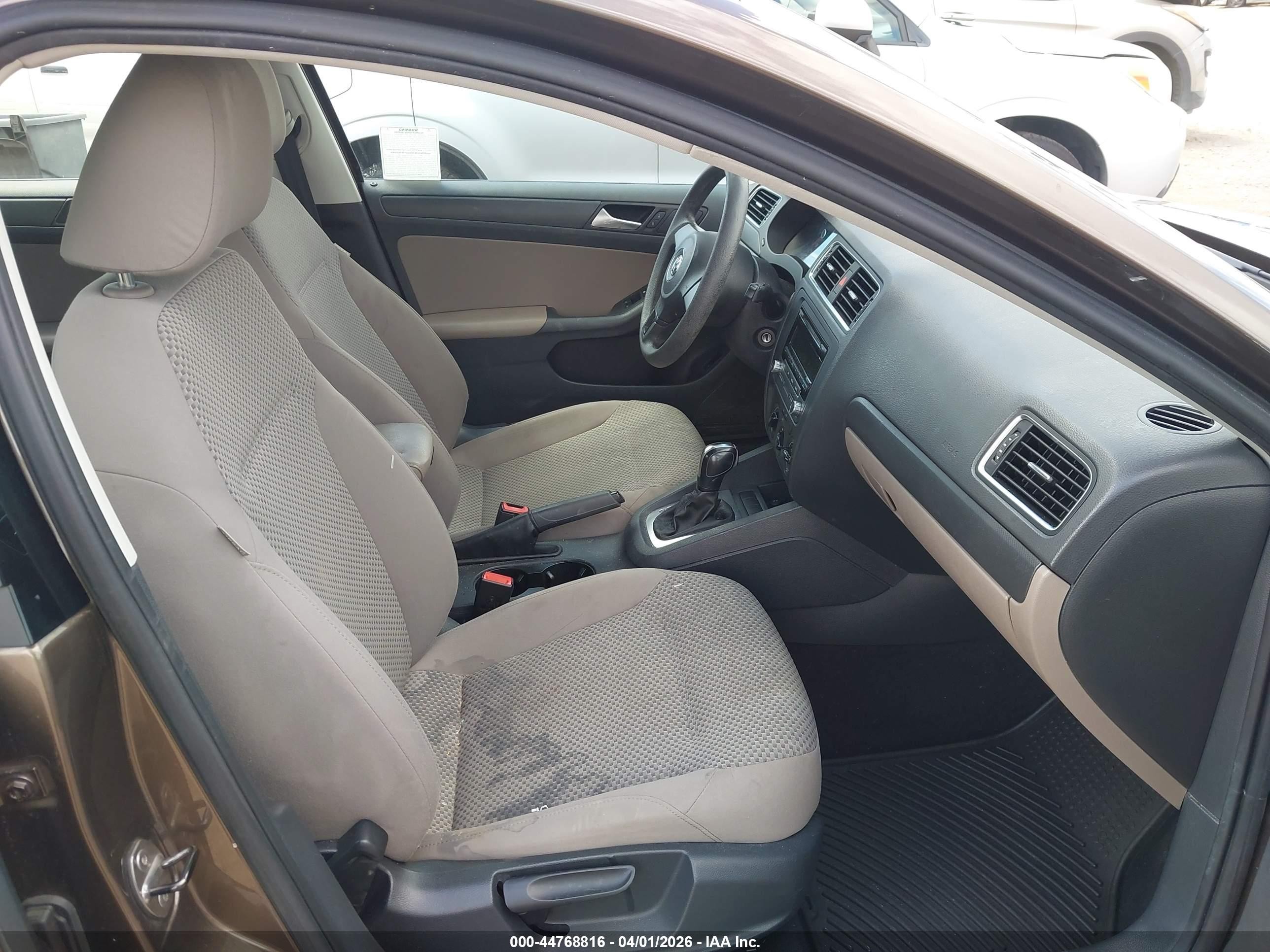 2013 Volkswagen Jetta 2.0l S Brown vin: 3VW2K7AJ1DM273855