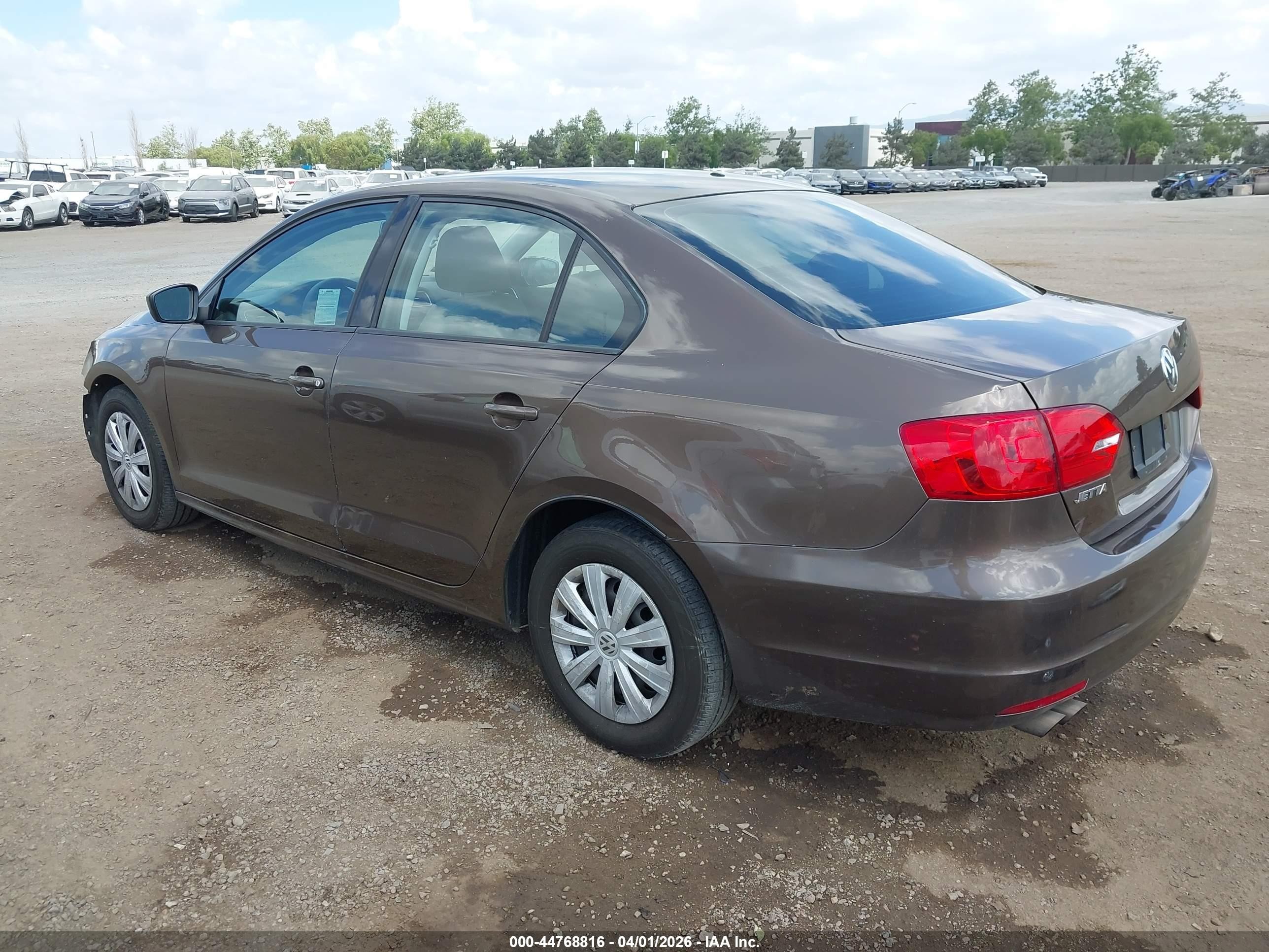 2013 Volkswagen Jetta 2.0l S Brown vin: 3VW2K7AJ1DM273855