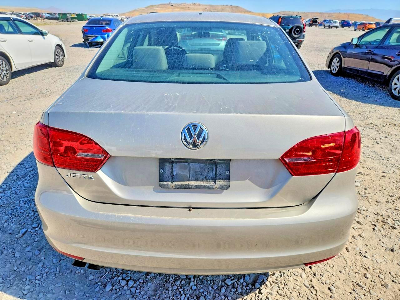 2014 Volkswagen Jetta Base Tan vin: 3VW2K7AJ1EM222874