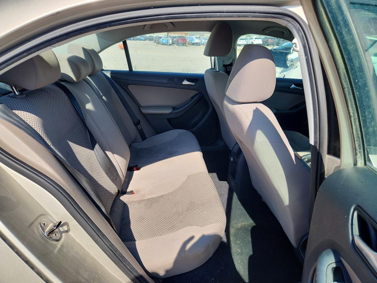 2014 Volkswagen Jetta Base Tan vin: 3VW2K7AJ1EM222874