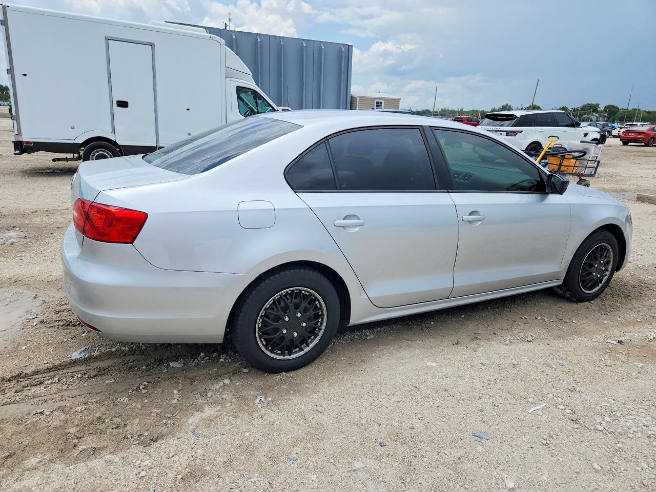 2014 Volkswagen Jetta Base Silver vin: 3VW2K7AJ1EM298482