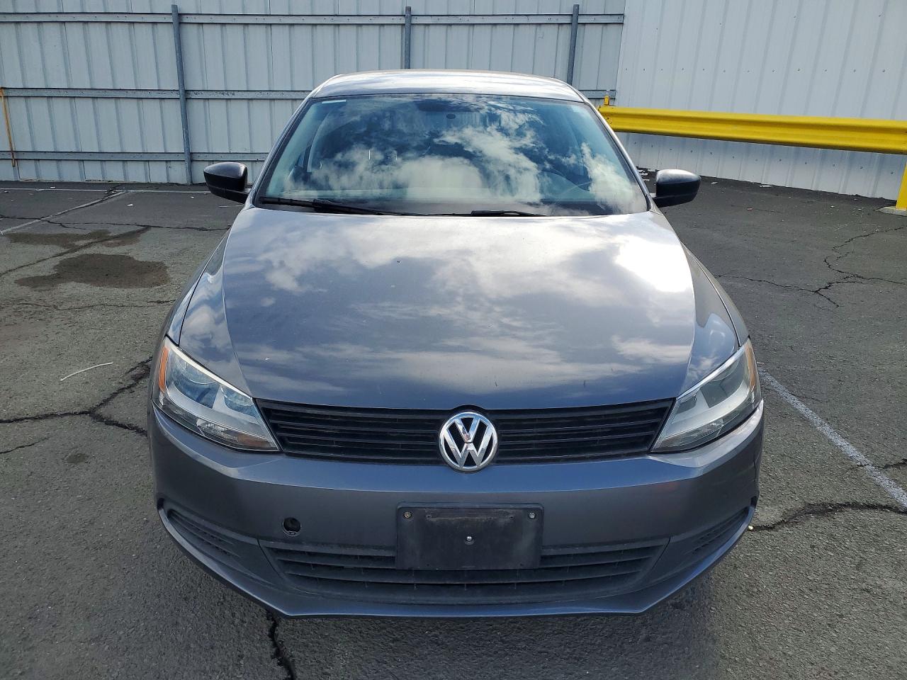 2014 Volkswagen Jetta Base Серый vin: 3VW2K7AJ1EM332131