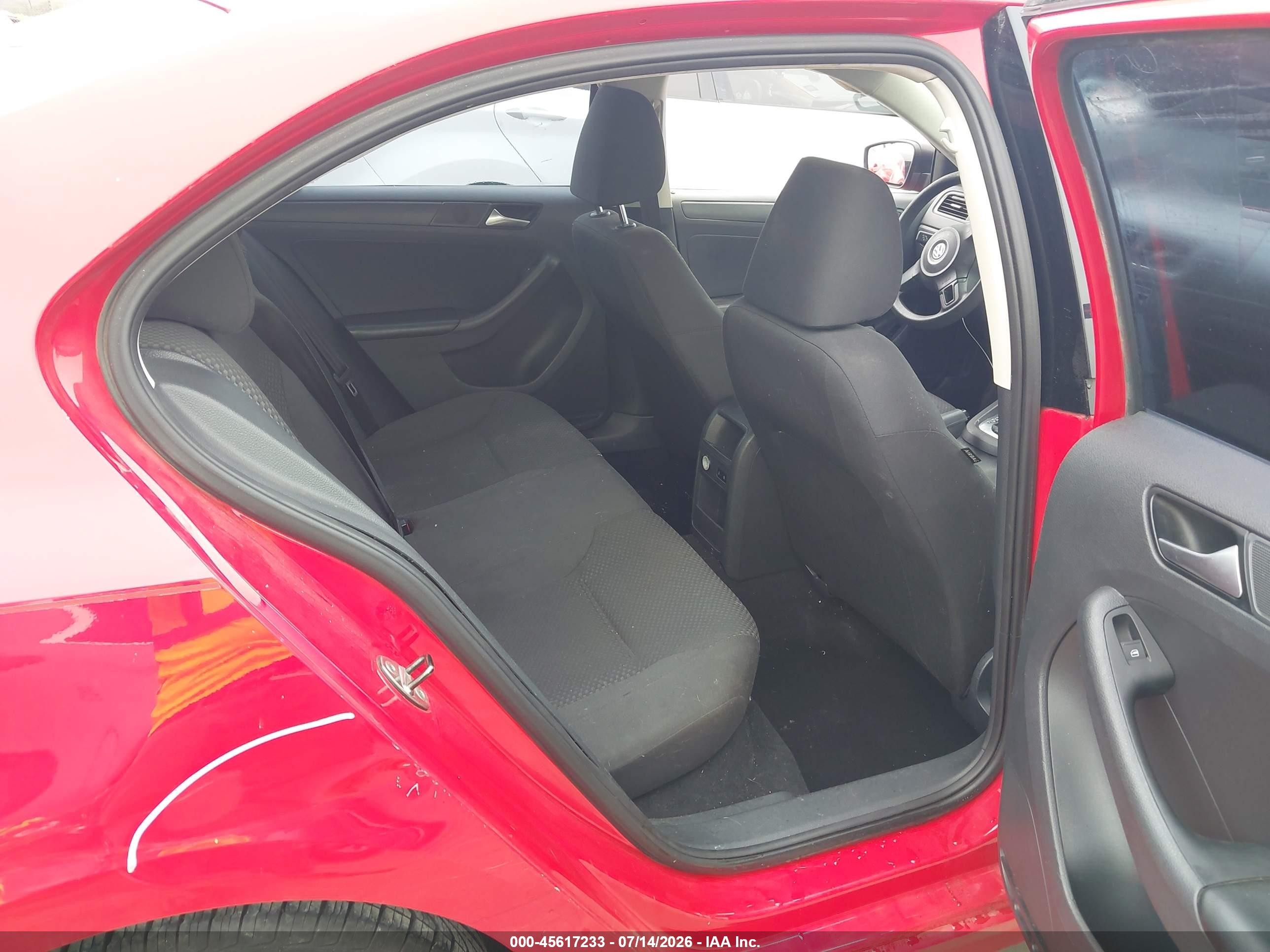 2014 Volkswagen Jetta 2.0l S Red vin: 3VW2K7AJ1EM362472