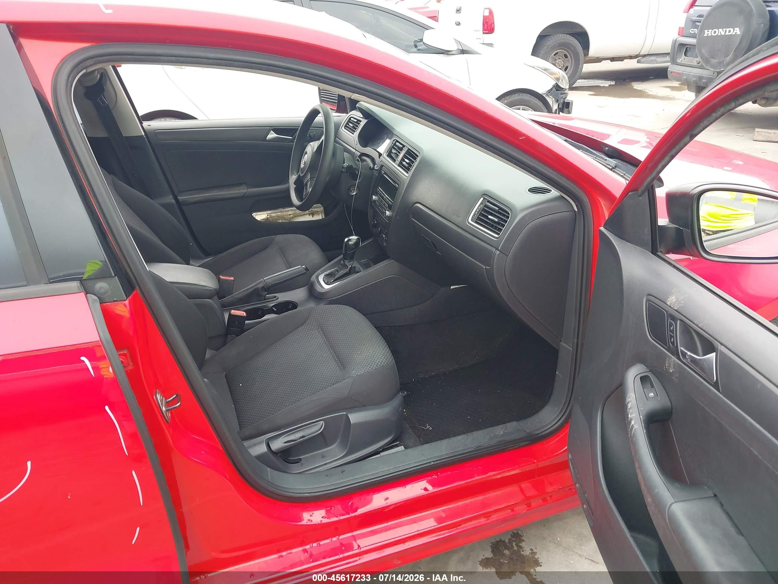 2014 Volkswagen Jetta 2.0l S Red vin: 3VW2K7AJ1EM362472
