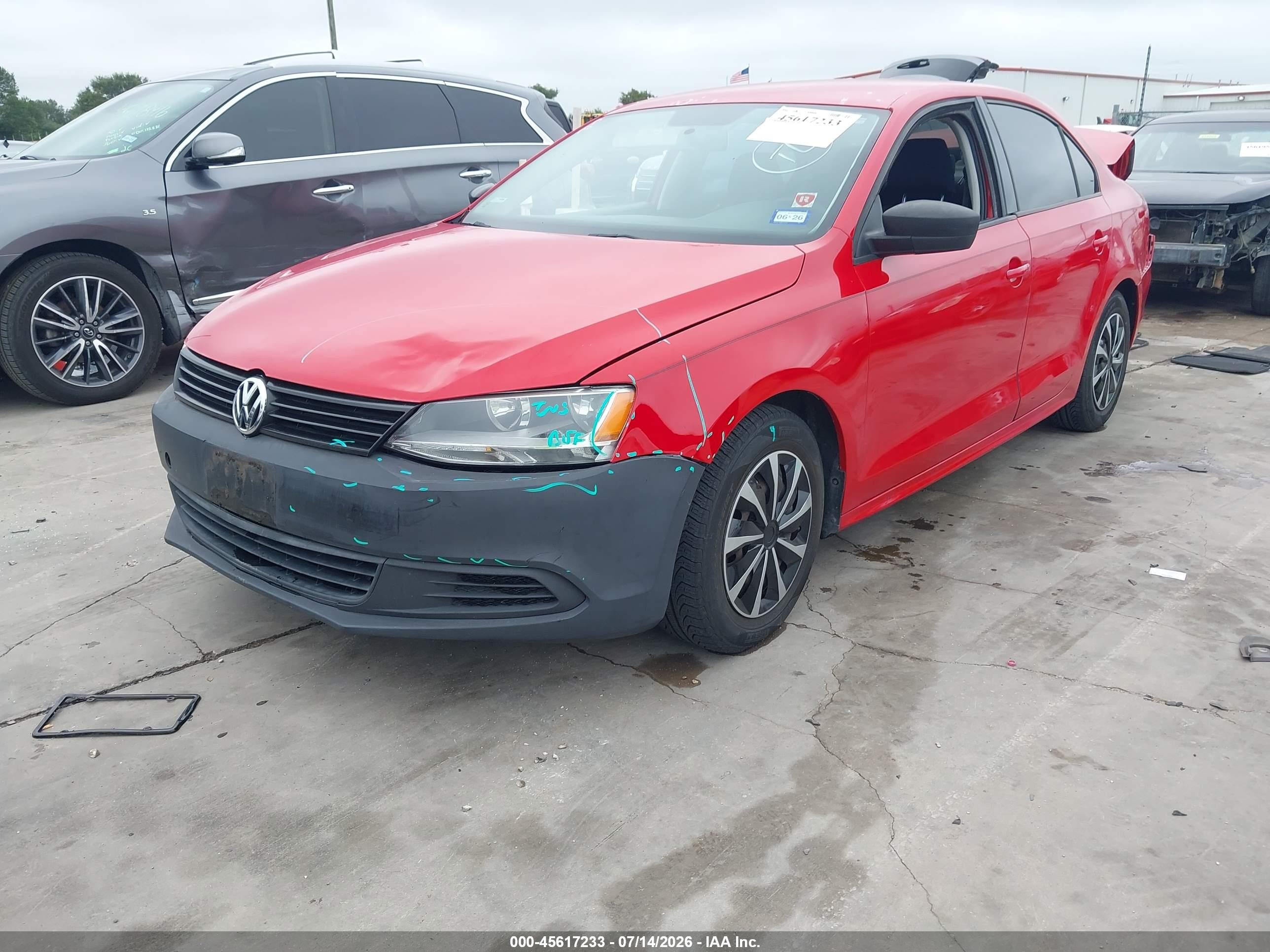 2014 Volkswagen Jetta 2.0l S Red vin: 3VW2K7AJ1EM362472
