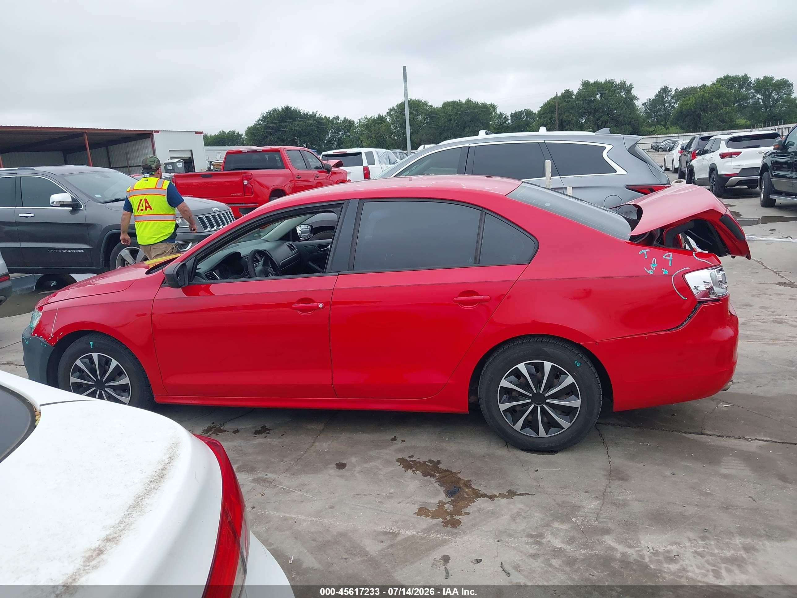 2014 Volkswagen Jetta 2.0l S Red vin: 3VW2K7AJ1EM362472