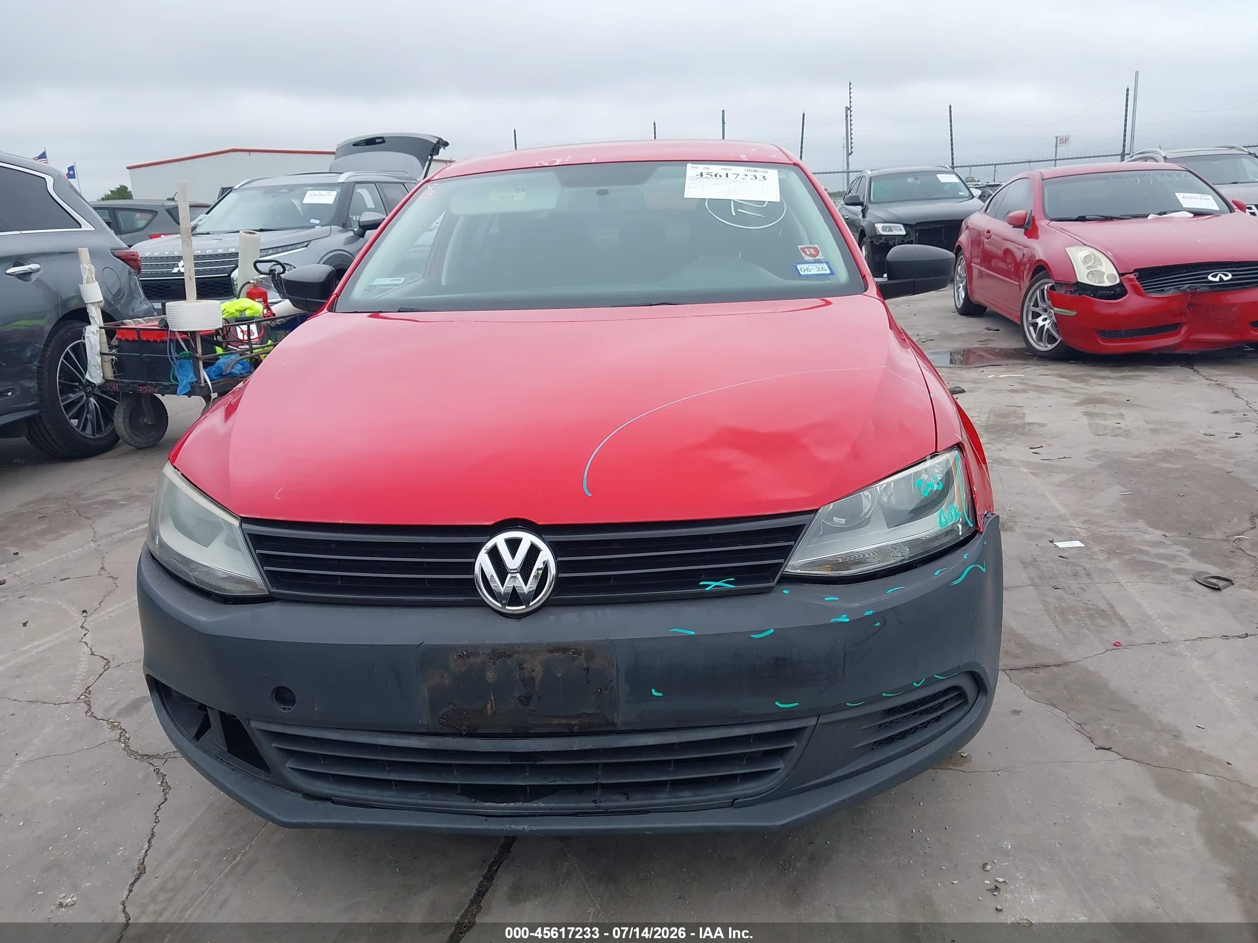 2014 Volkswagen Jetta 2.0l S Red vin: 3VW2K7AJ1EM362472