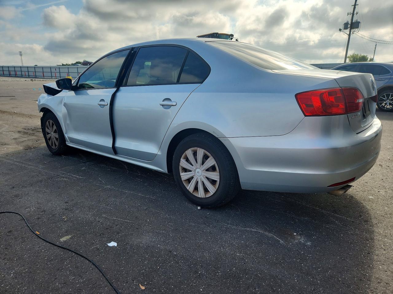 2014 Volkswagen Jetta Base Серебряный vin: 3VW2K7AJ1EM413307