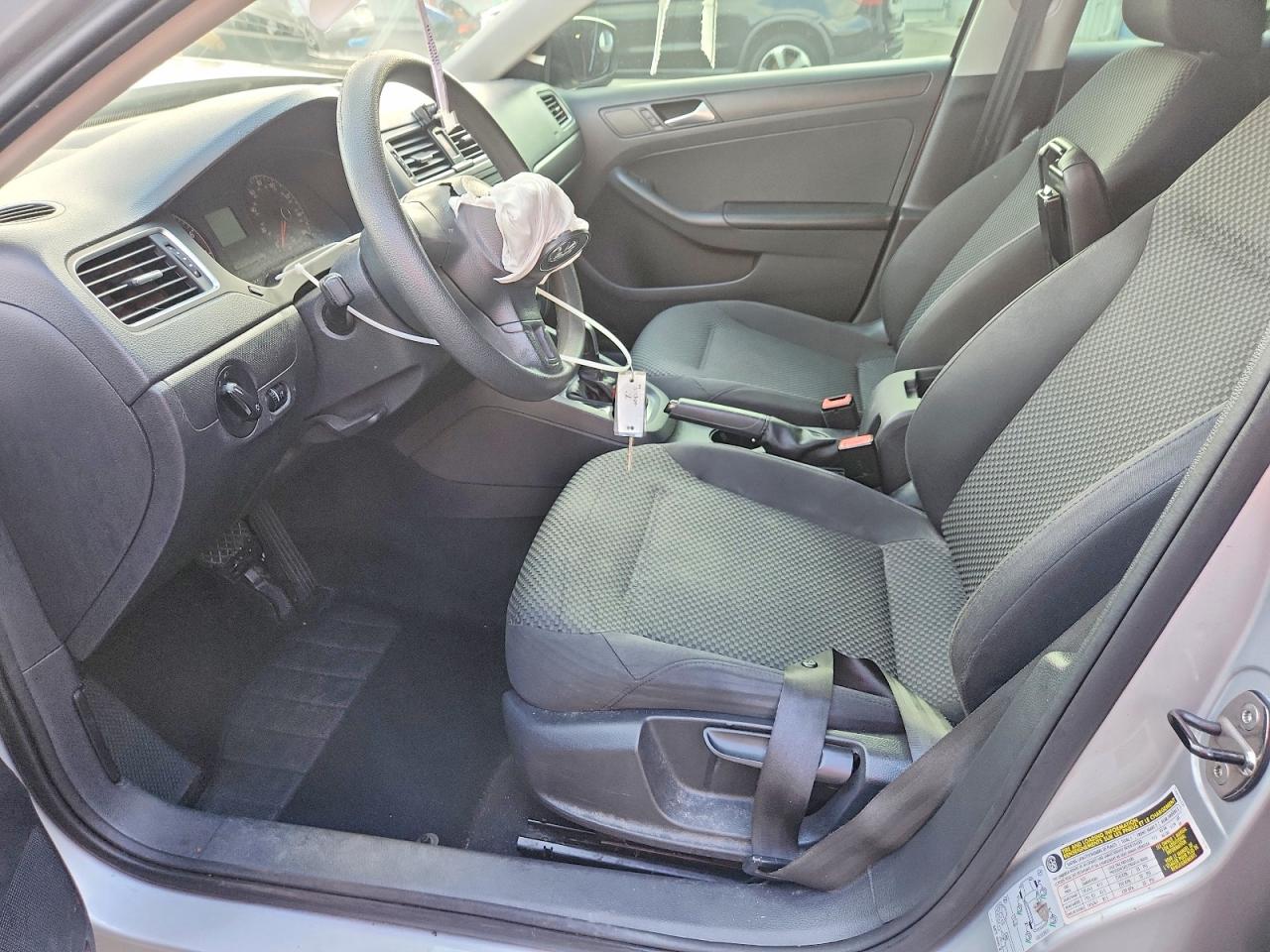 2014 Volkswagen Jetta Base Серебряный vin: 3VW2K7AJ1EM413307