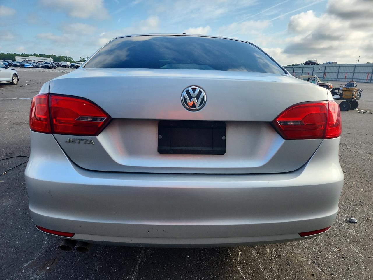 2014 Volkswagen Jetta Base Серебряный vin: 3VW2K7AJ1EM413307